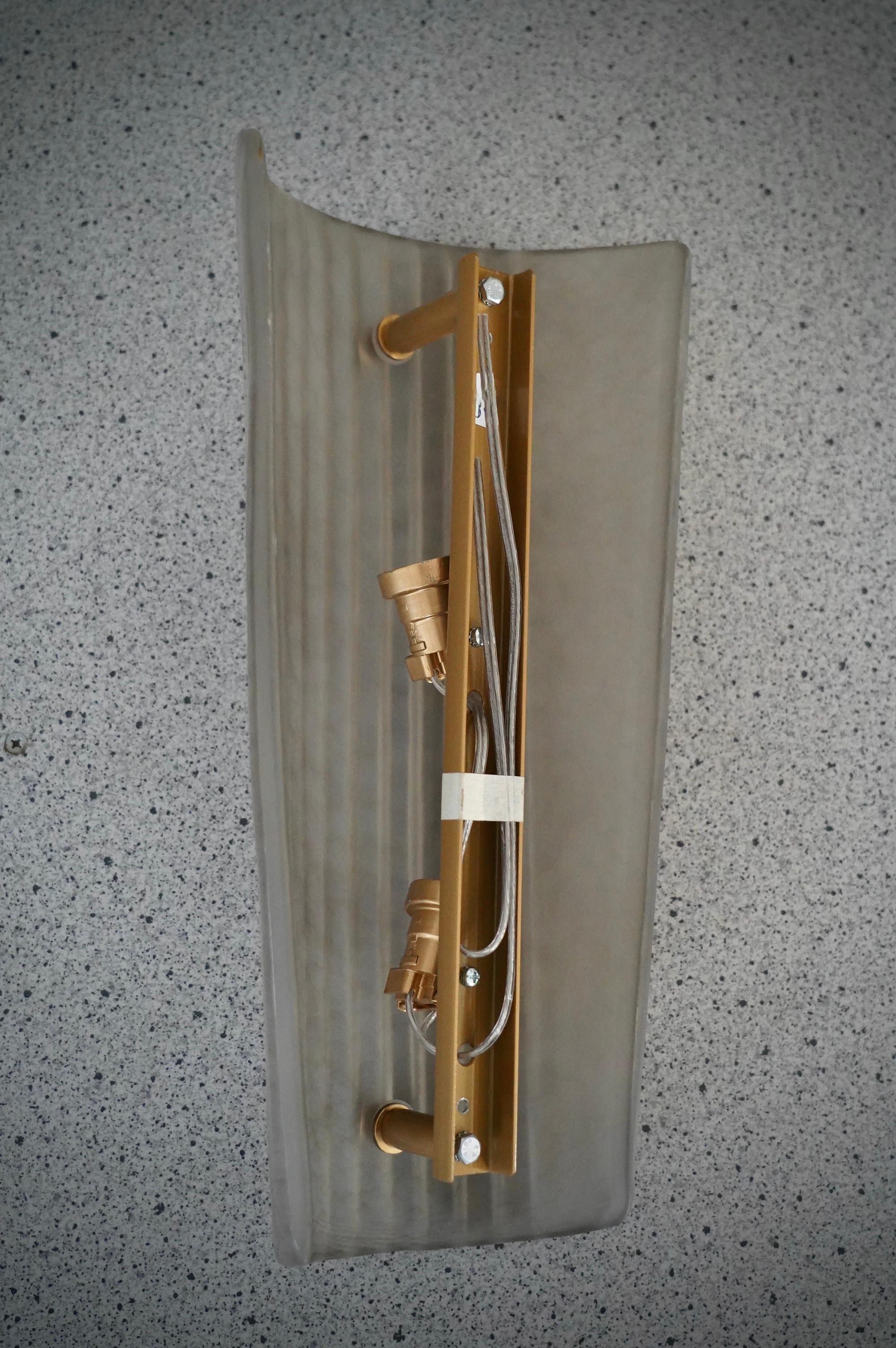 Applique e sconsigli di Murano in vetro artistico sabbiato color fumé e ottone, 2020 in vendita 1