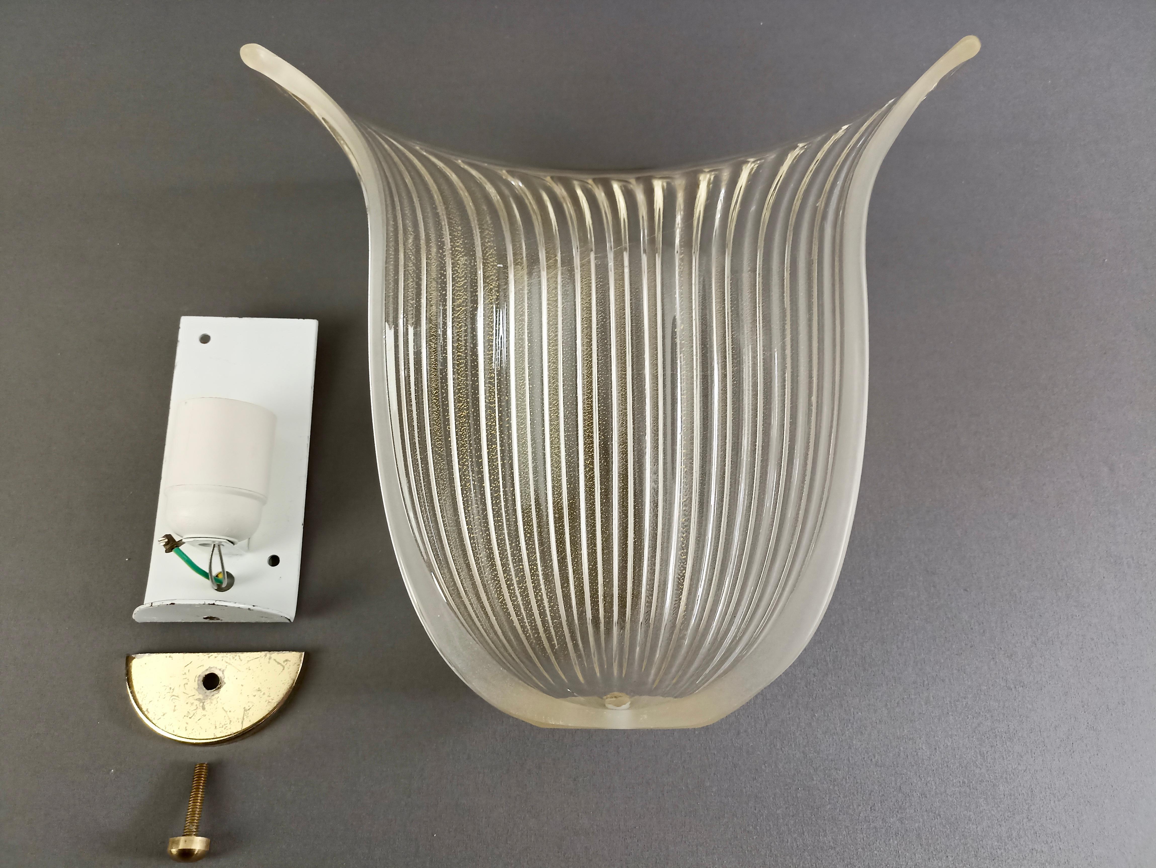 Murano art glass. Single wall lamp. Italy, 1980s. For Sale 6