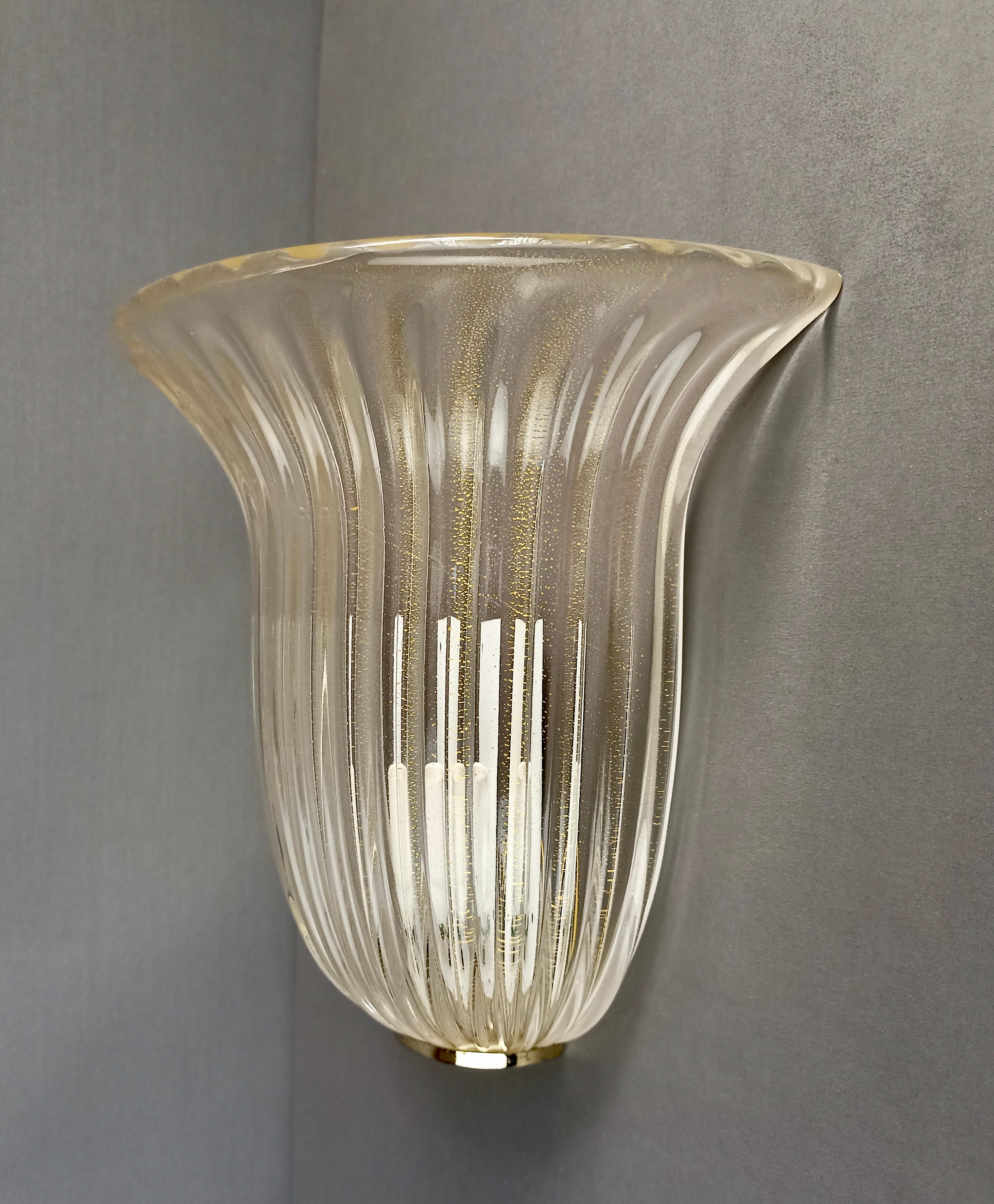 Italian Murano art glass. Single wall lamp. Italy, 1980s. For Sale