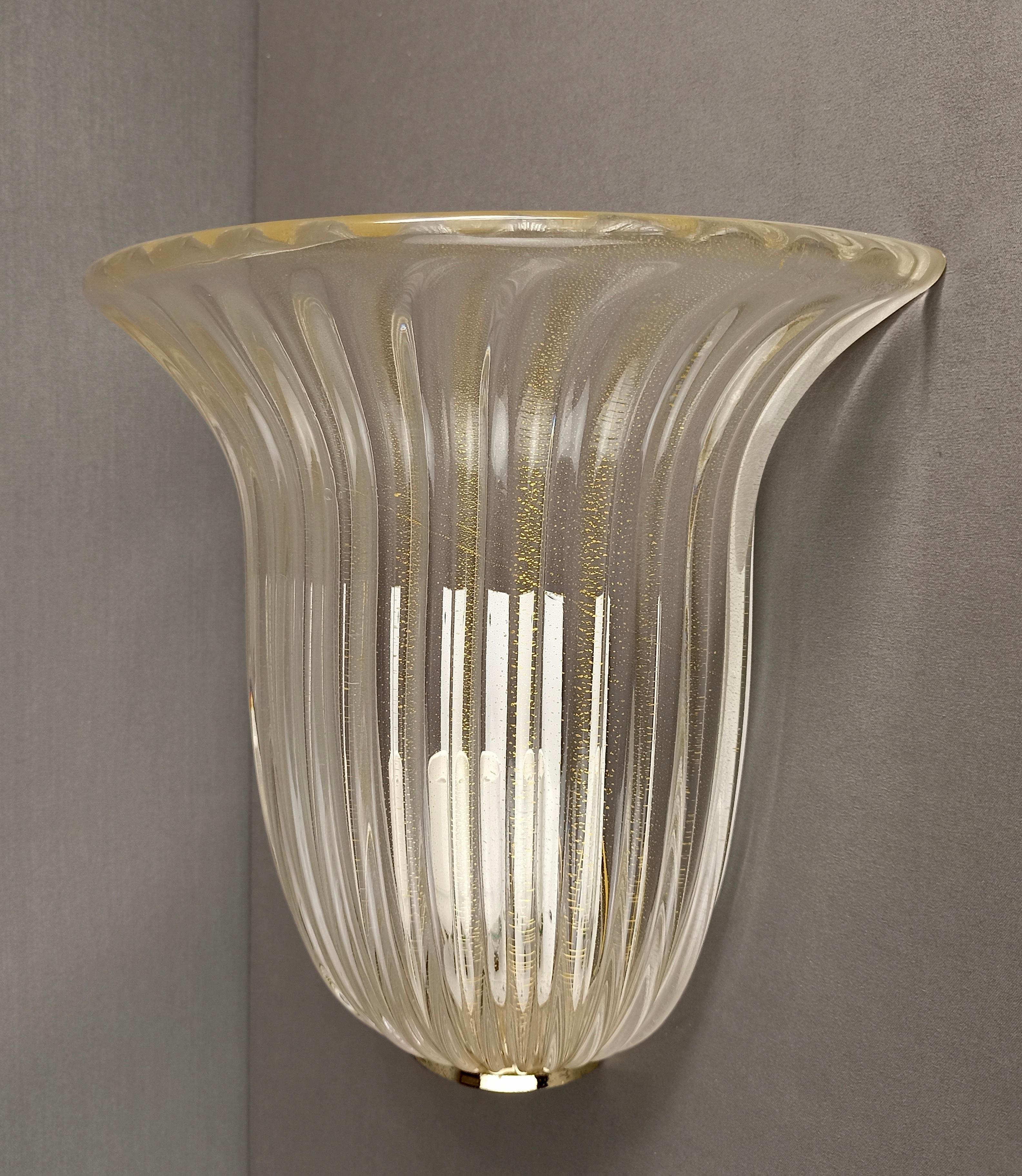 Hand-Crafted Murano art glass. Single wall lamp. Italy, 1980s. For Sale