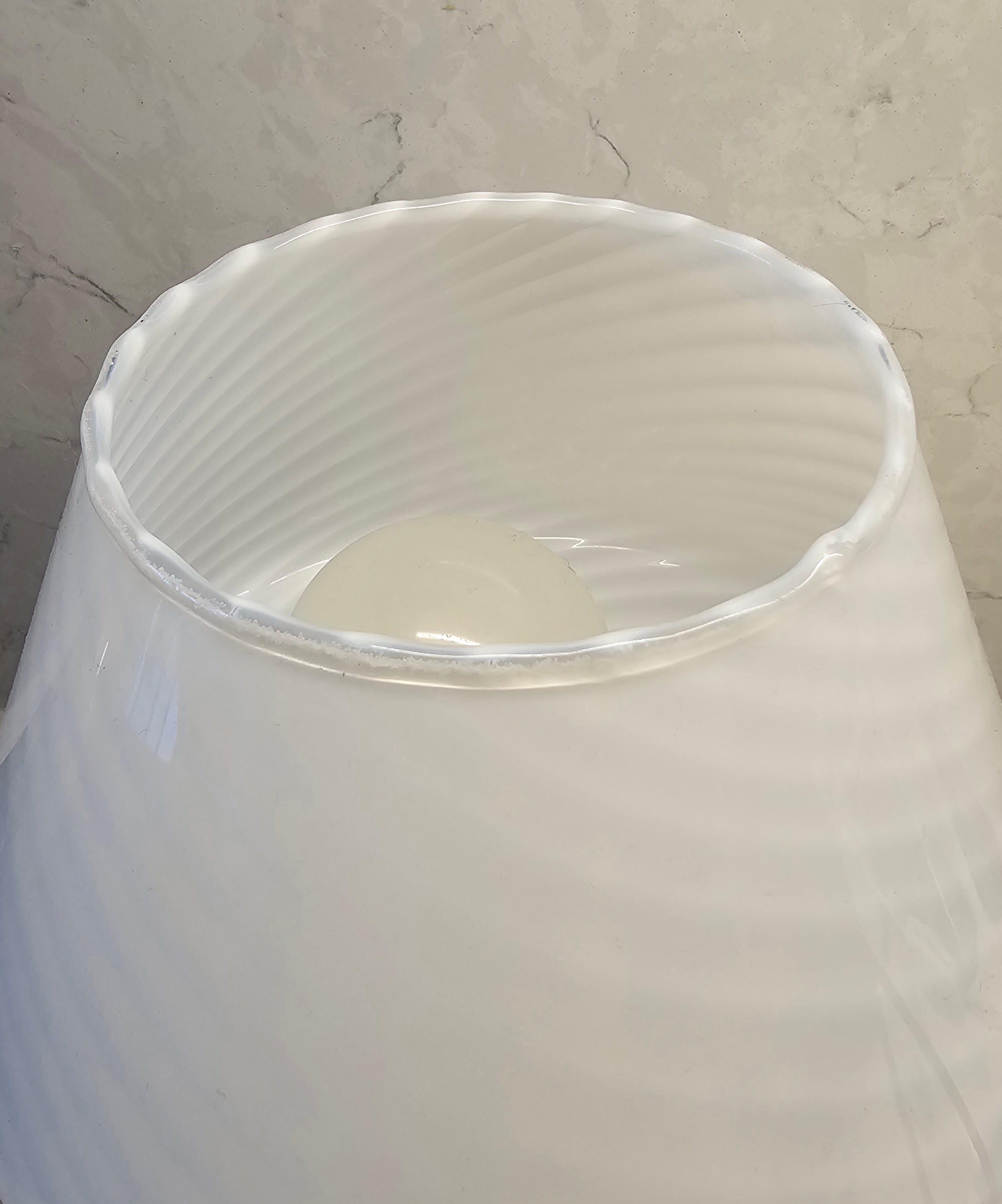 Autre Petite lampe champignon blanche de Murano