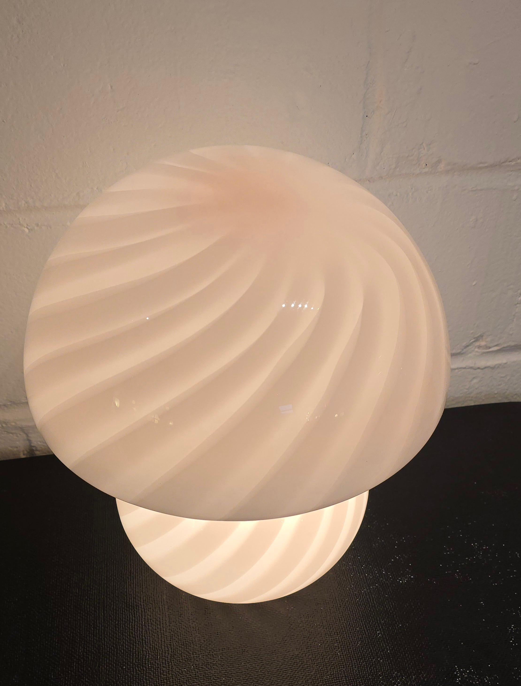 italien Lampe champignon rose tendre en verre d'art de Murano en vente