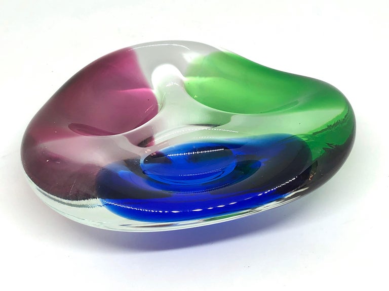 Mid-Century Modern Murano Art Glass Sommerso Bowl Blue, Clear, Red and Green Vintage, Italy, 1980s For Sale