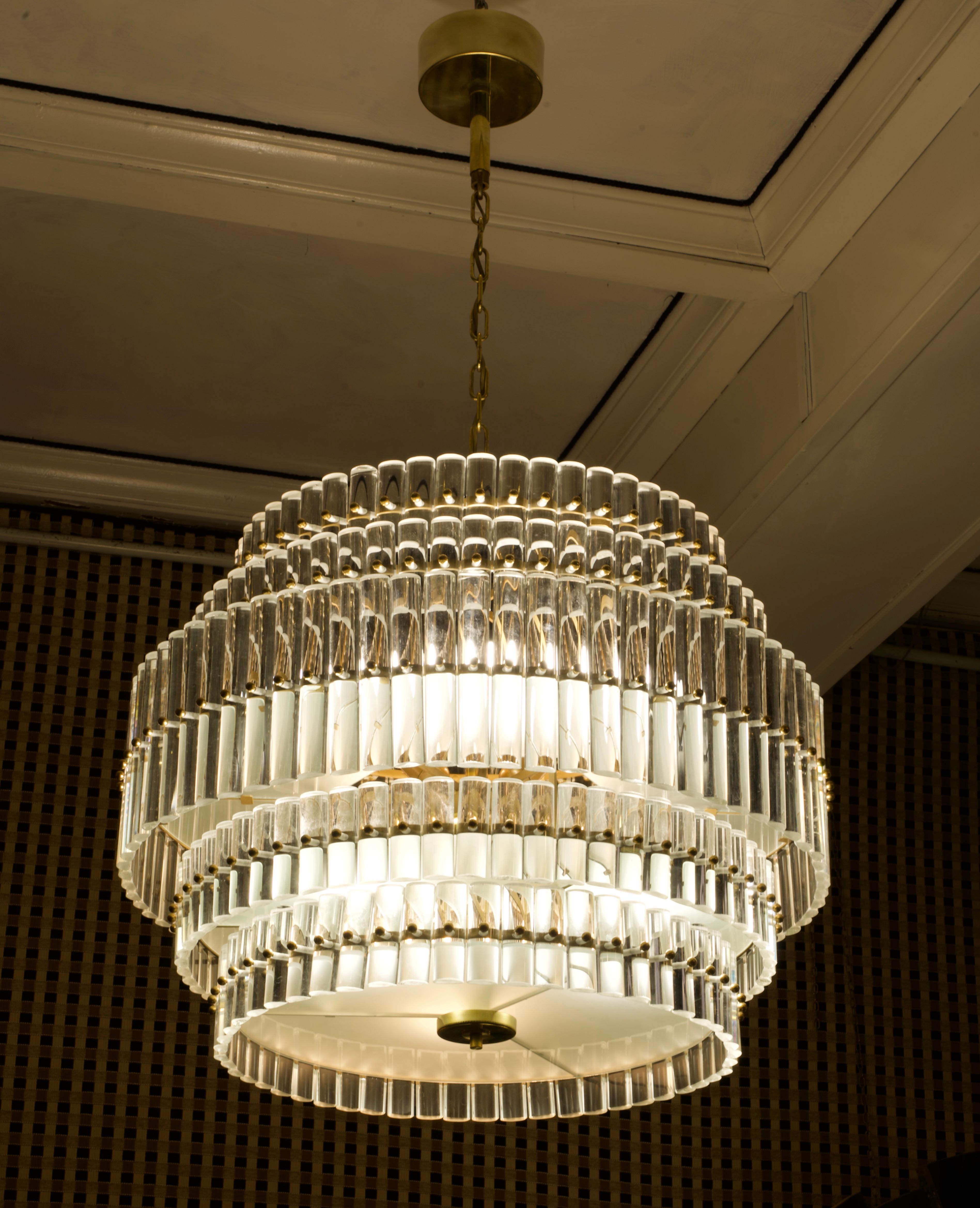 Murano Art Glass Transparent and Brass Chandelier and Pendant, 1970 In Good Condition For Sale In Rome, IT