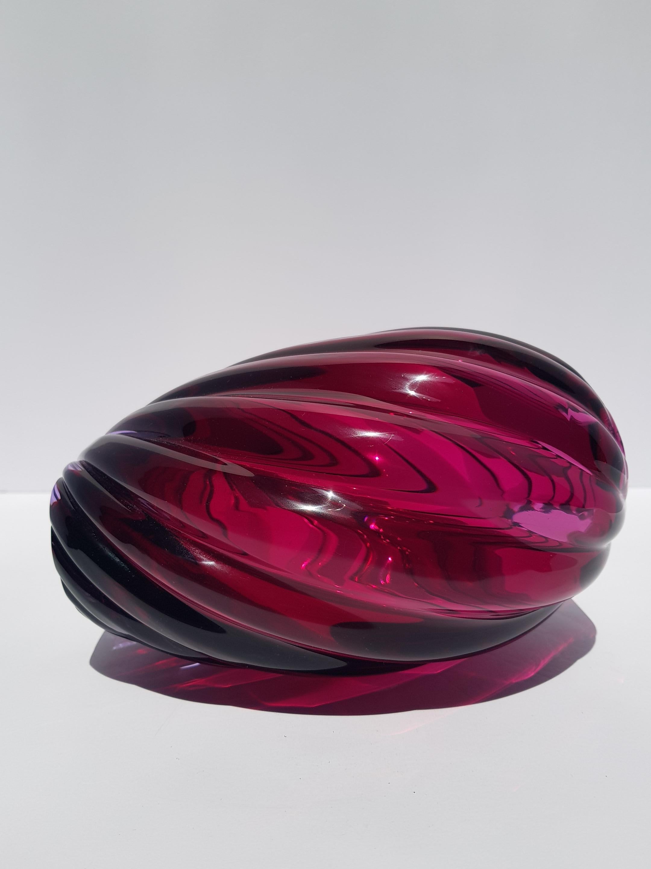 Vaso in vetro artistico di Murano Archimede Seguso a coste viola rubino Mid Century Mod in vendita 3