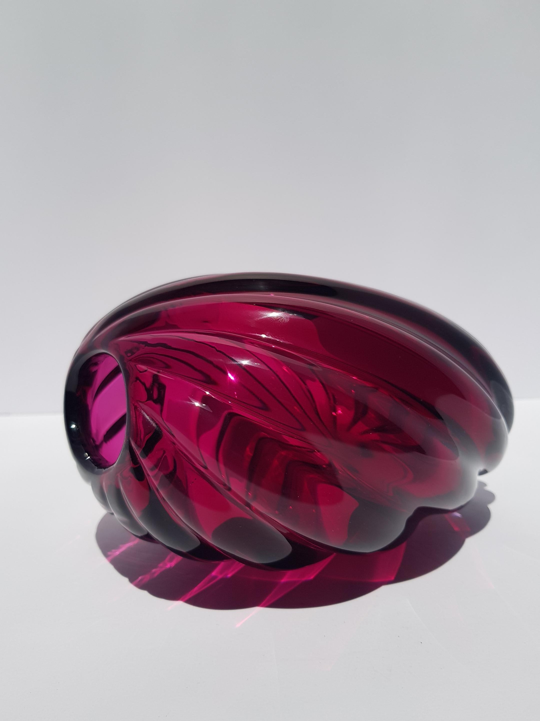 Vaso in vetro artistico di Murano Archimede Seguso a coste viola rubino Mid Century Mod in vendita 6