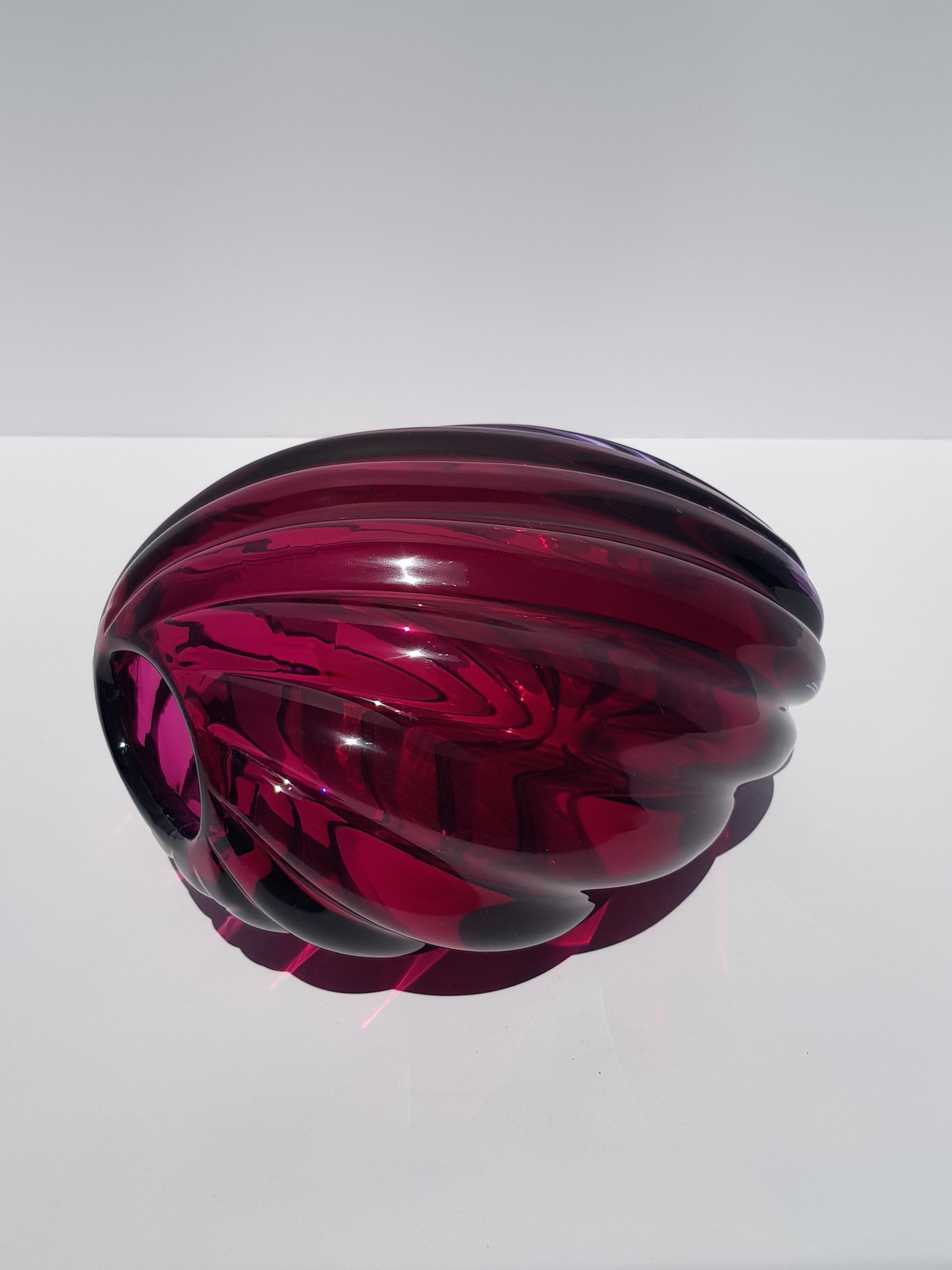 Vaso in vetro artistico di Murano Archimede Seguso a coste viola rubino Mid Century Mod in vendita 7
