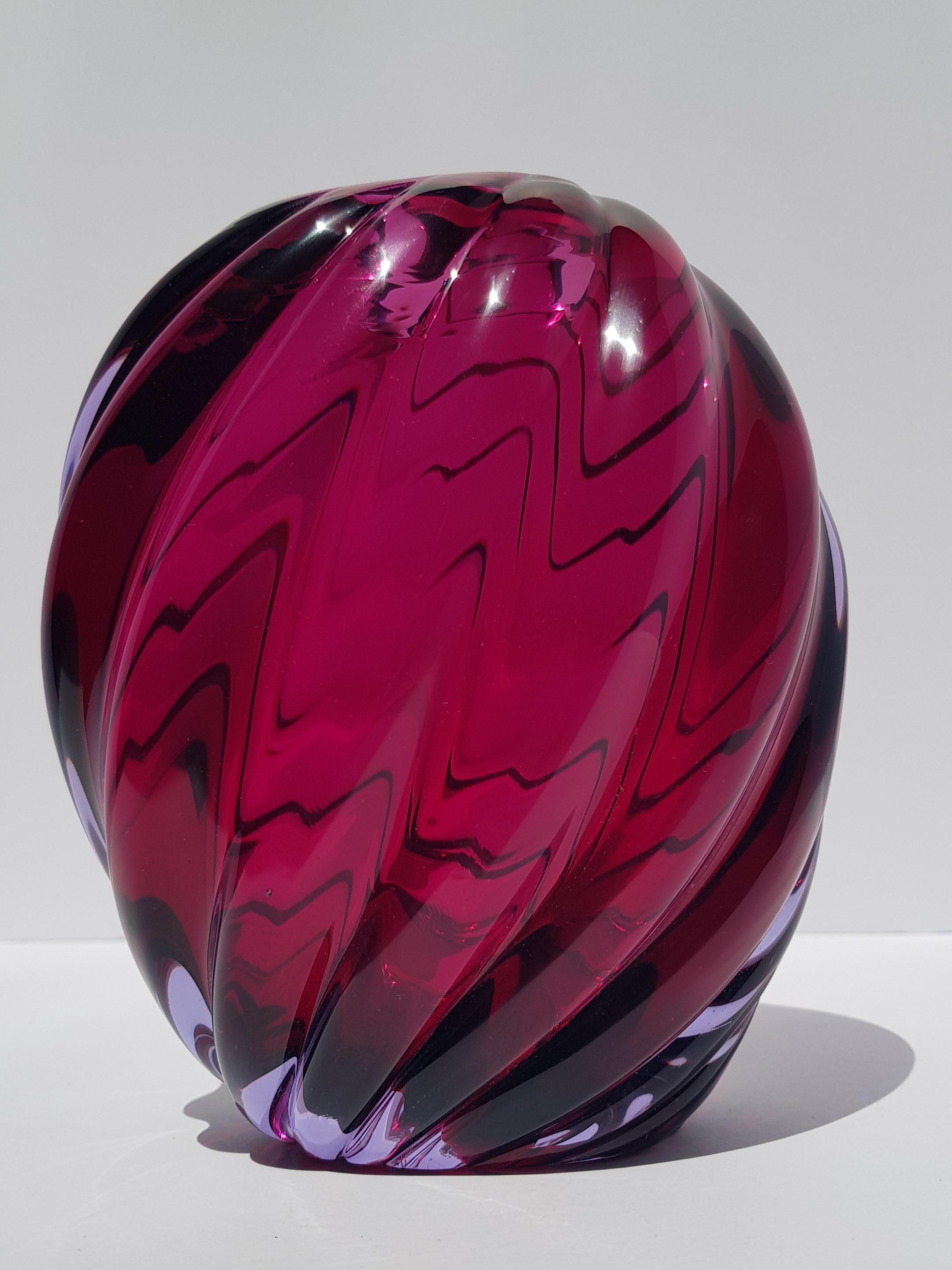 Vaso in vetro artistico di Murano Archimede Seguso a coste viola rubino Mid Century Mod in vendita 10