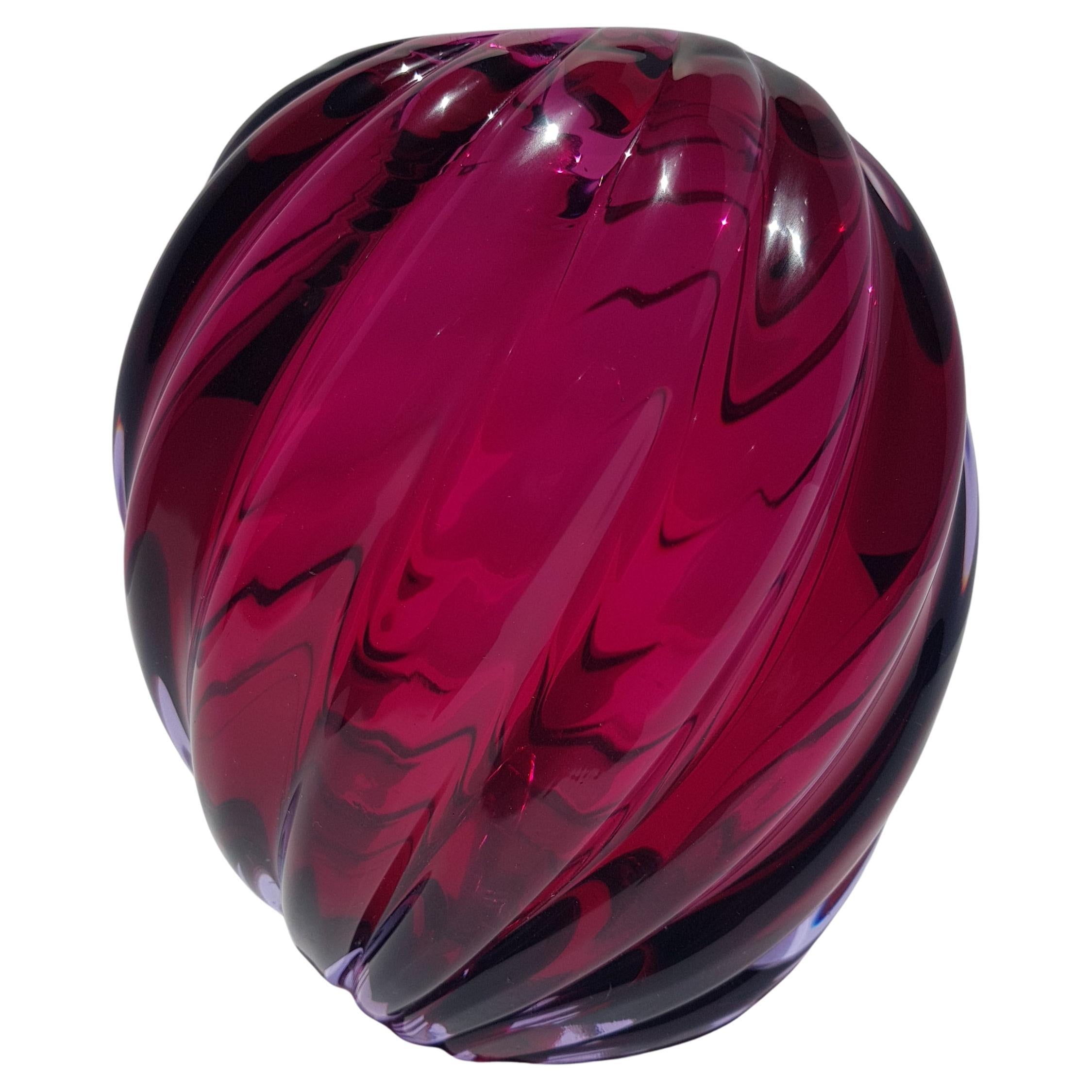 Vaso in vetro artistico di Murano Archimede Seguso a coste viola rubino Mid Century Mod in vendita
