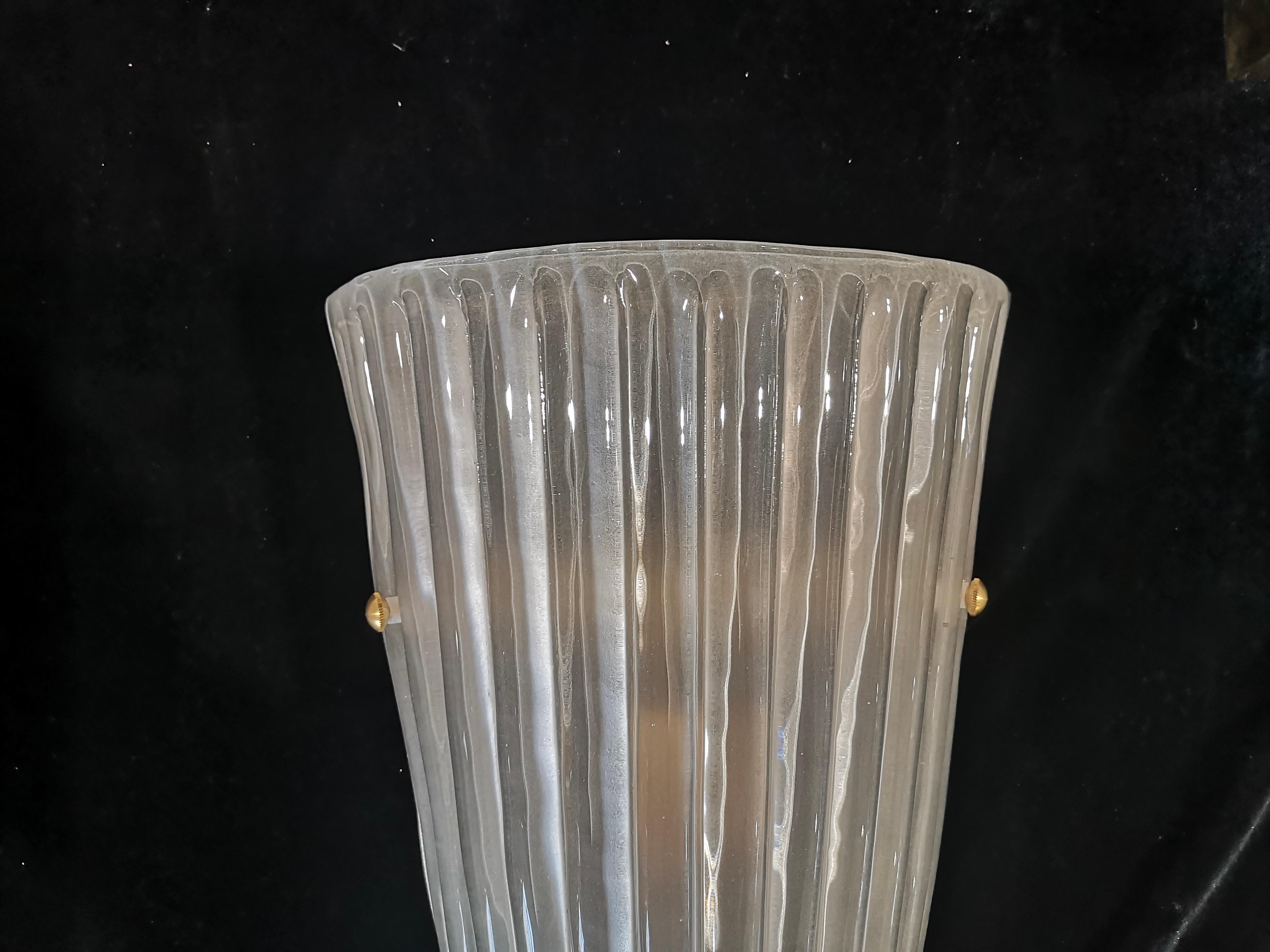 Mid-Century moderno Applique e sconsigliate in vetro artistico di Murano, colore bianco e ottone, 2000 in vendita