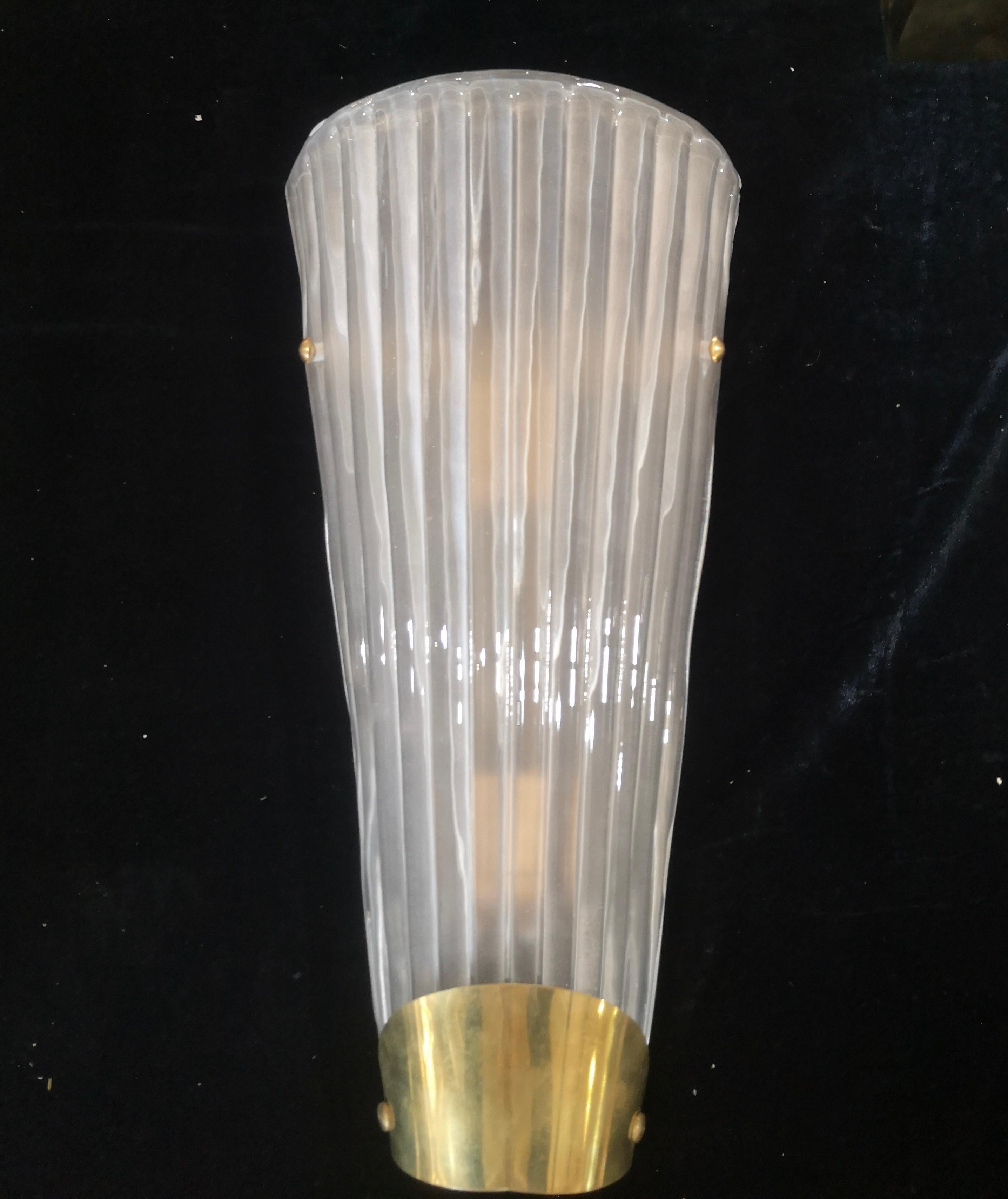 Applique e sconsigliate in vetro artistico di Murano, colore bianco e ottone, 2000 In condizioni buone in vendita a Rome, IT