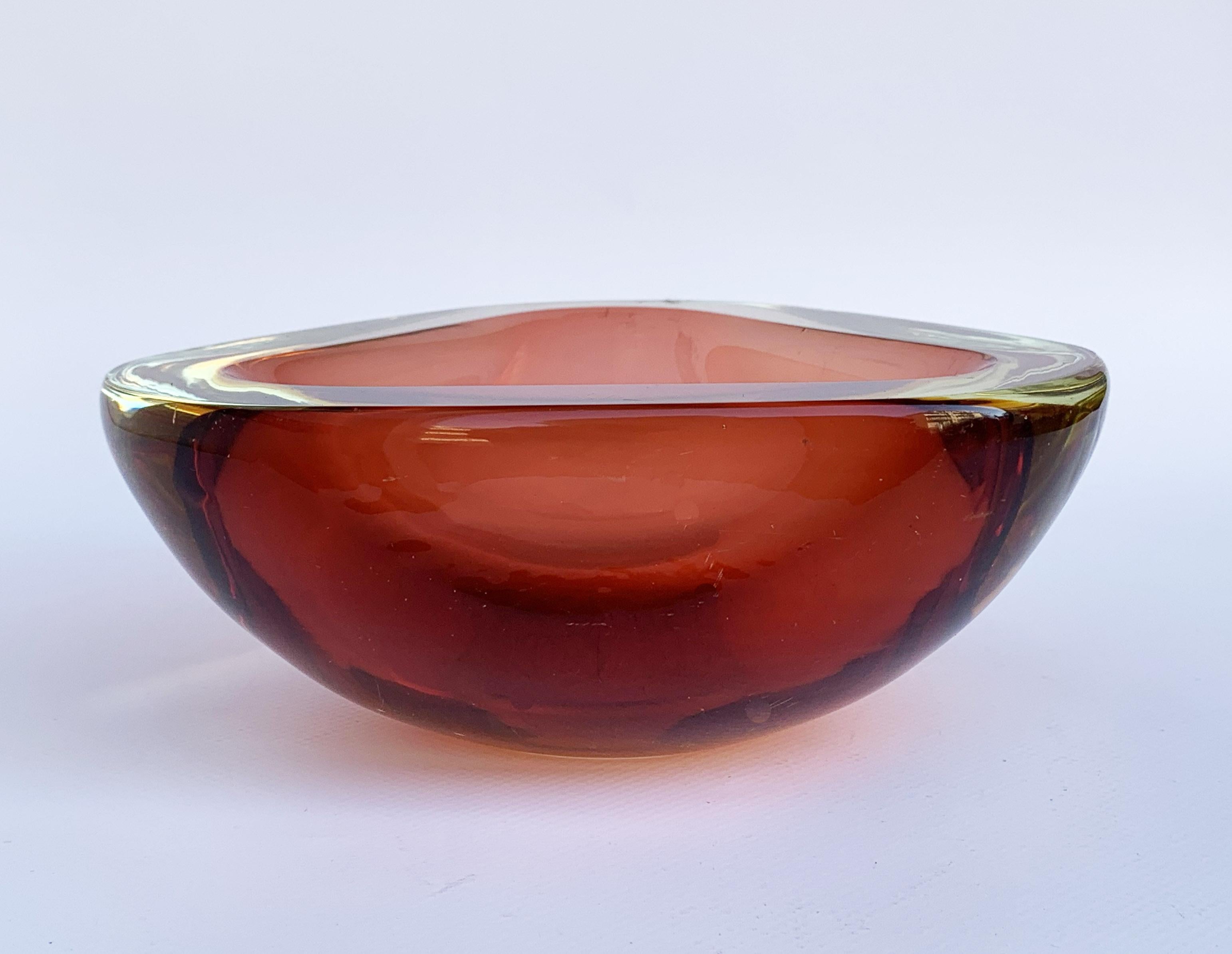 Murano ashtray, attributable to Flavio Poli, Vetro Sommerso. Amber, glass, Italy, 1960s.

No chipping.