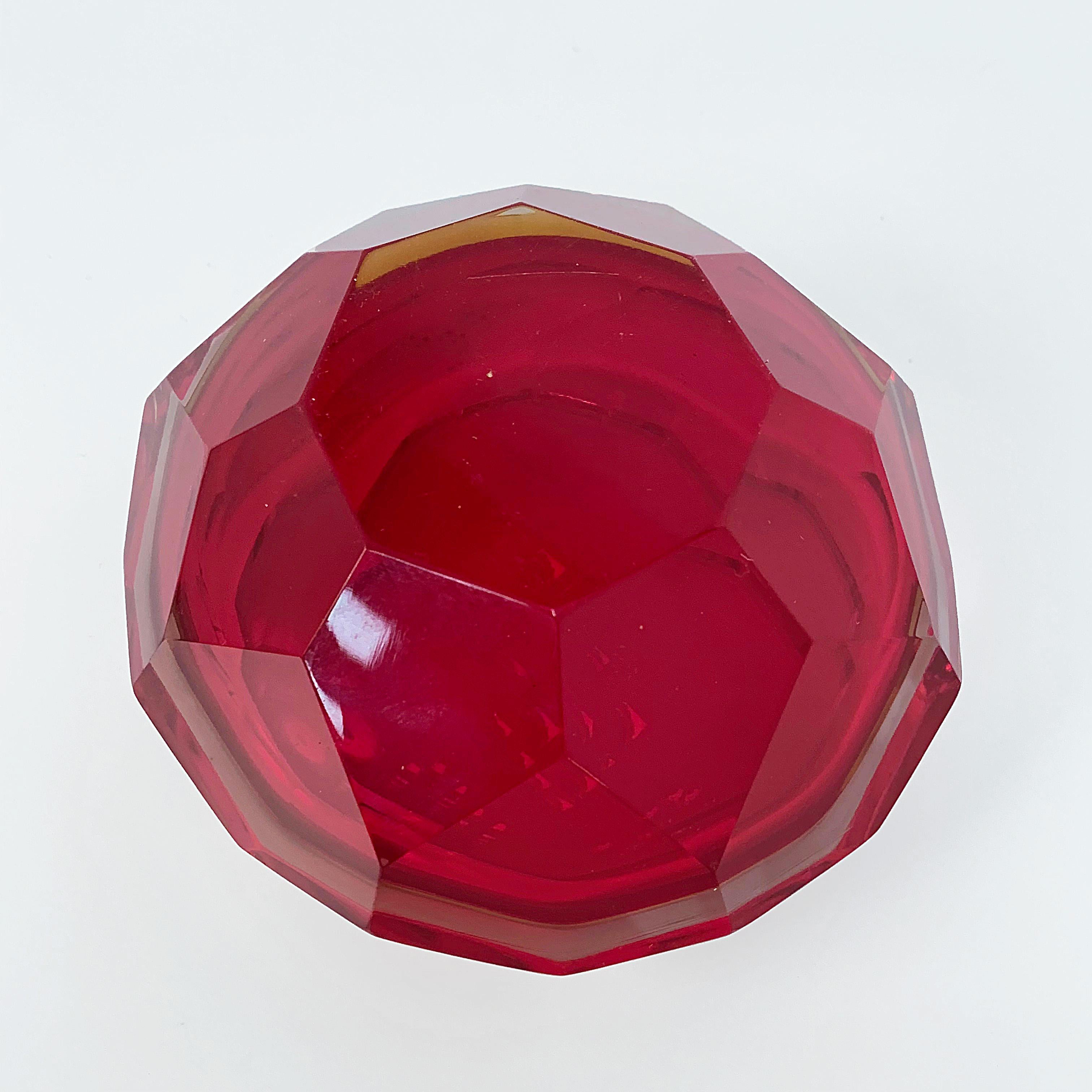 Murano Aschenbecher, Flavio Poli, versenktes Glas, rotes facettiertes Glas, Italien, 1950er Jahre im Angebot 2