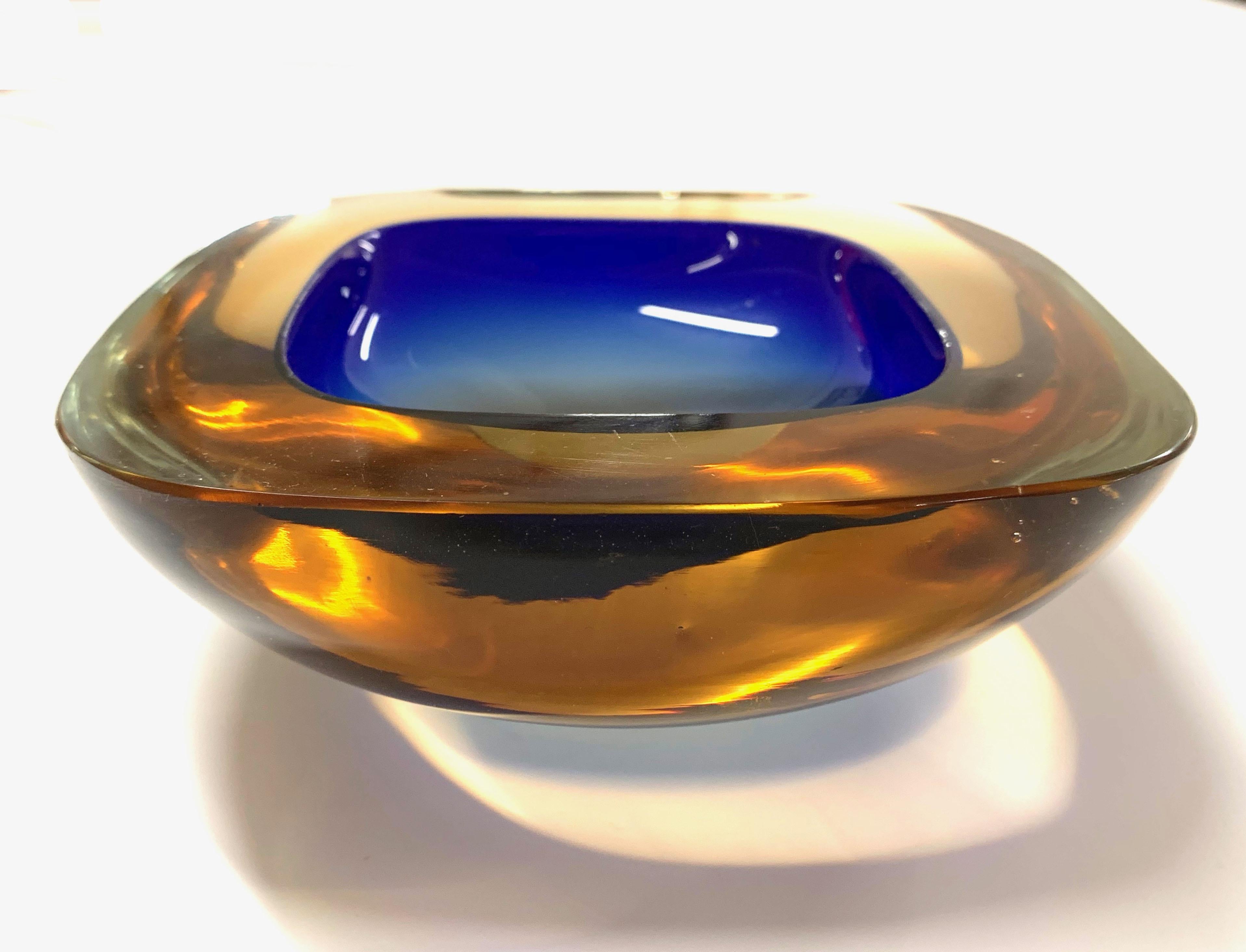 A beautiful glass of Amber and Blue coated Murano. Italy 1960s
Ashtray or bowl, attributable to Flavio Poli, Vetro Sommerso.

No chipping.
      