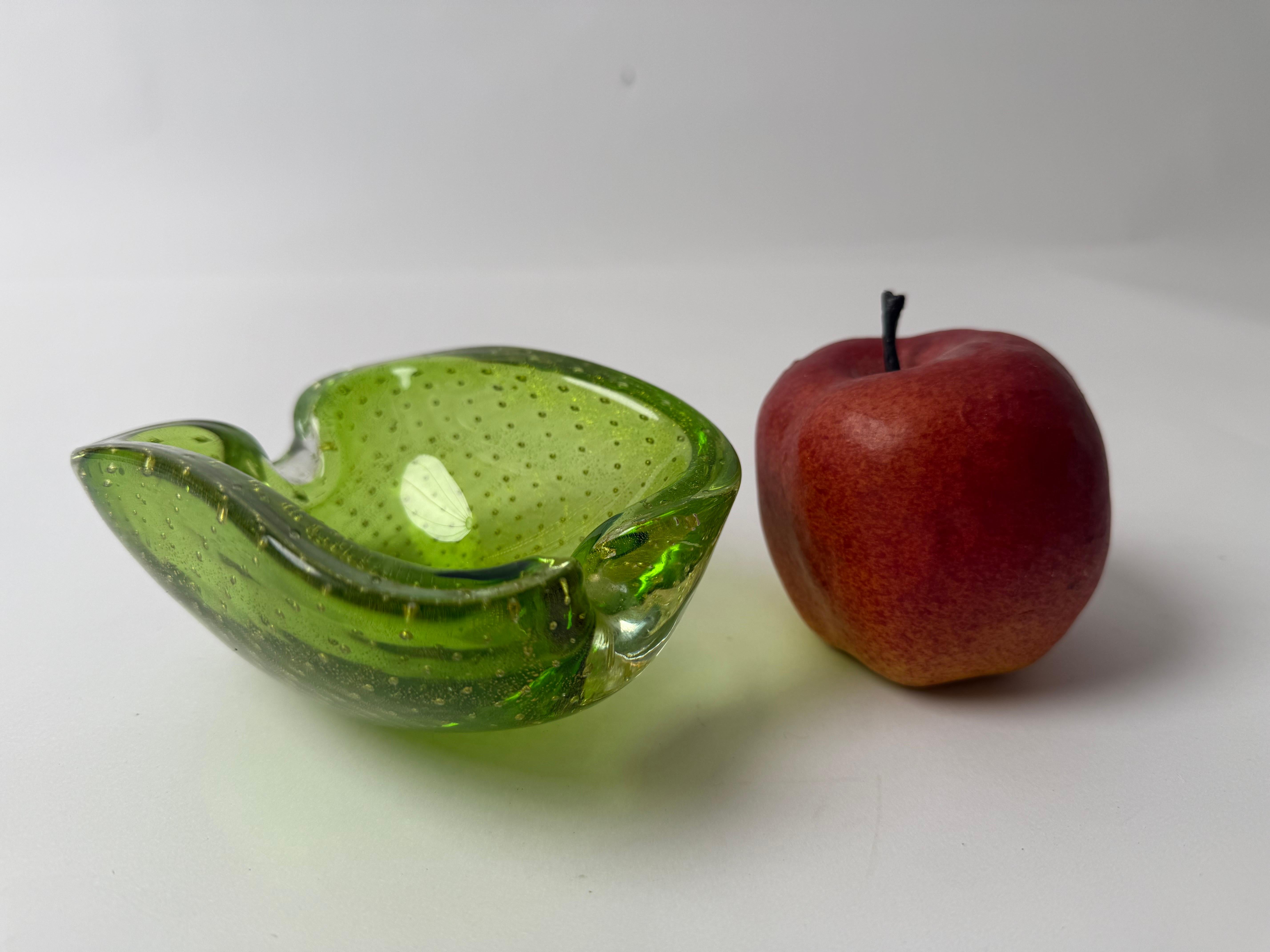 Cenicero de Murano La manzana de oro verde, Italia Años 60 Italiano