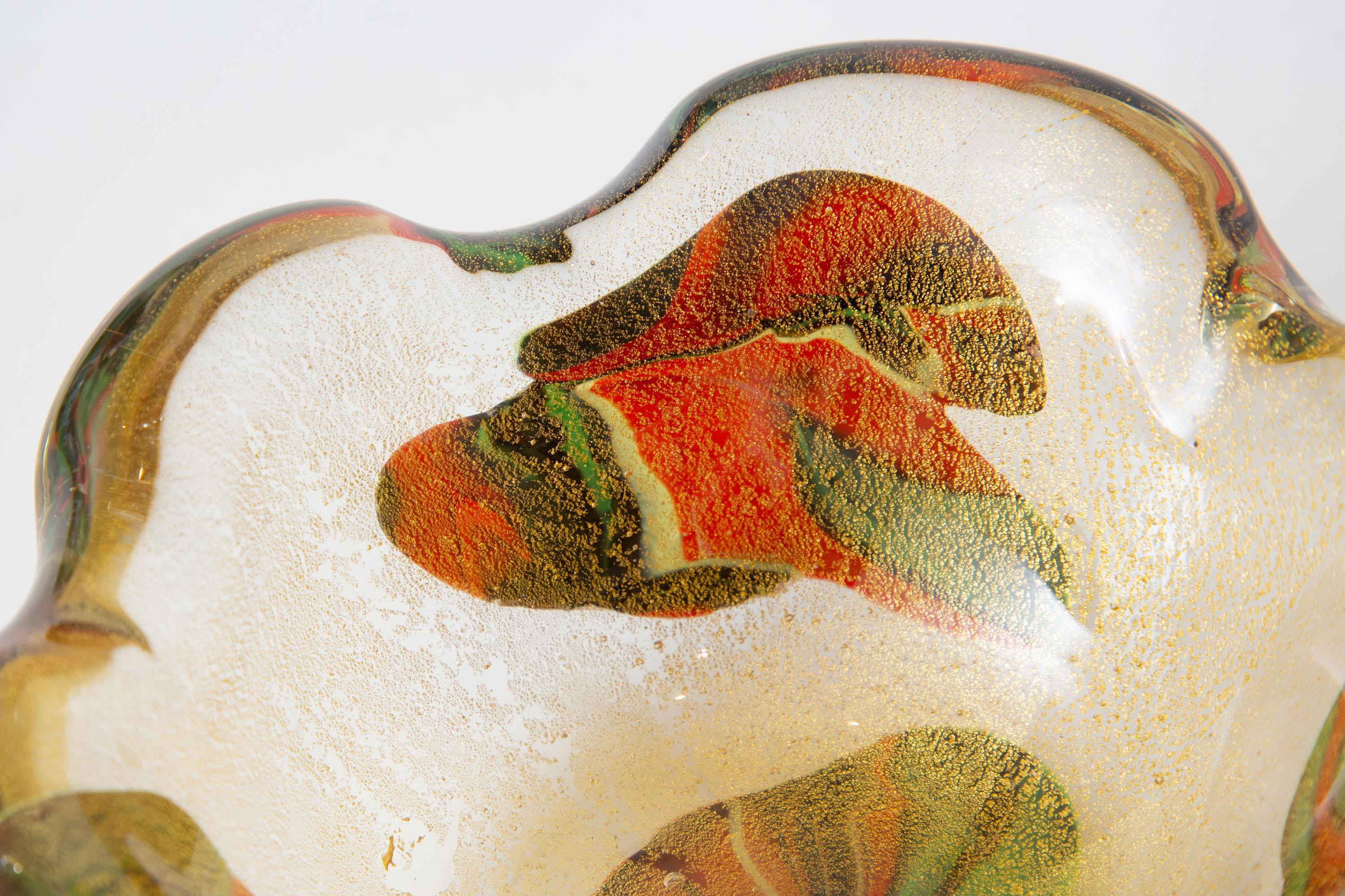 Schale aus Murano-Patchwork-Glas mit Wellenschliff in Gold, Rot, Orange und Grün  (Mitte des 20. Jahrhunderts) im Angebot