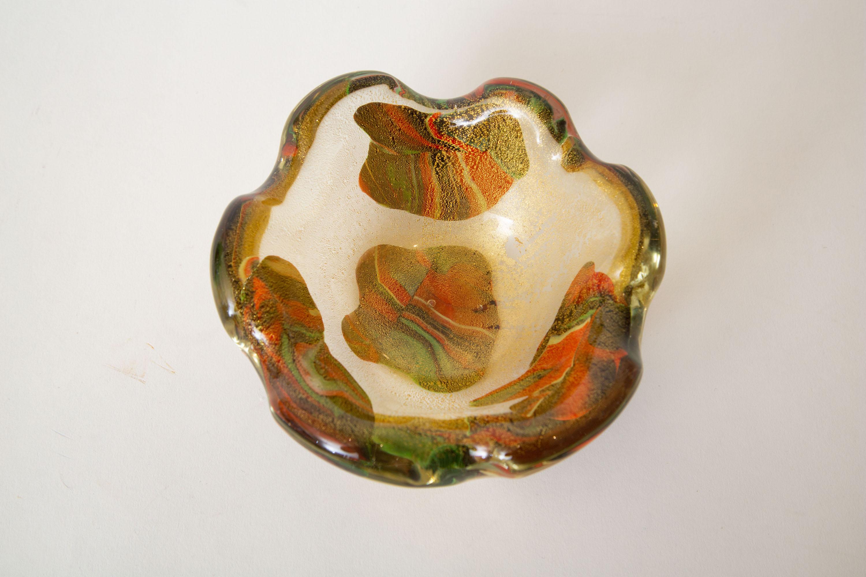 Mid-20th Century Murano Vintage Avem Gold, Red, Orange, Green Patchwork Glass Scalloped Bowl  For Sale