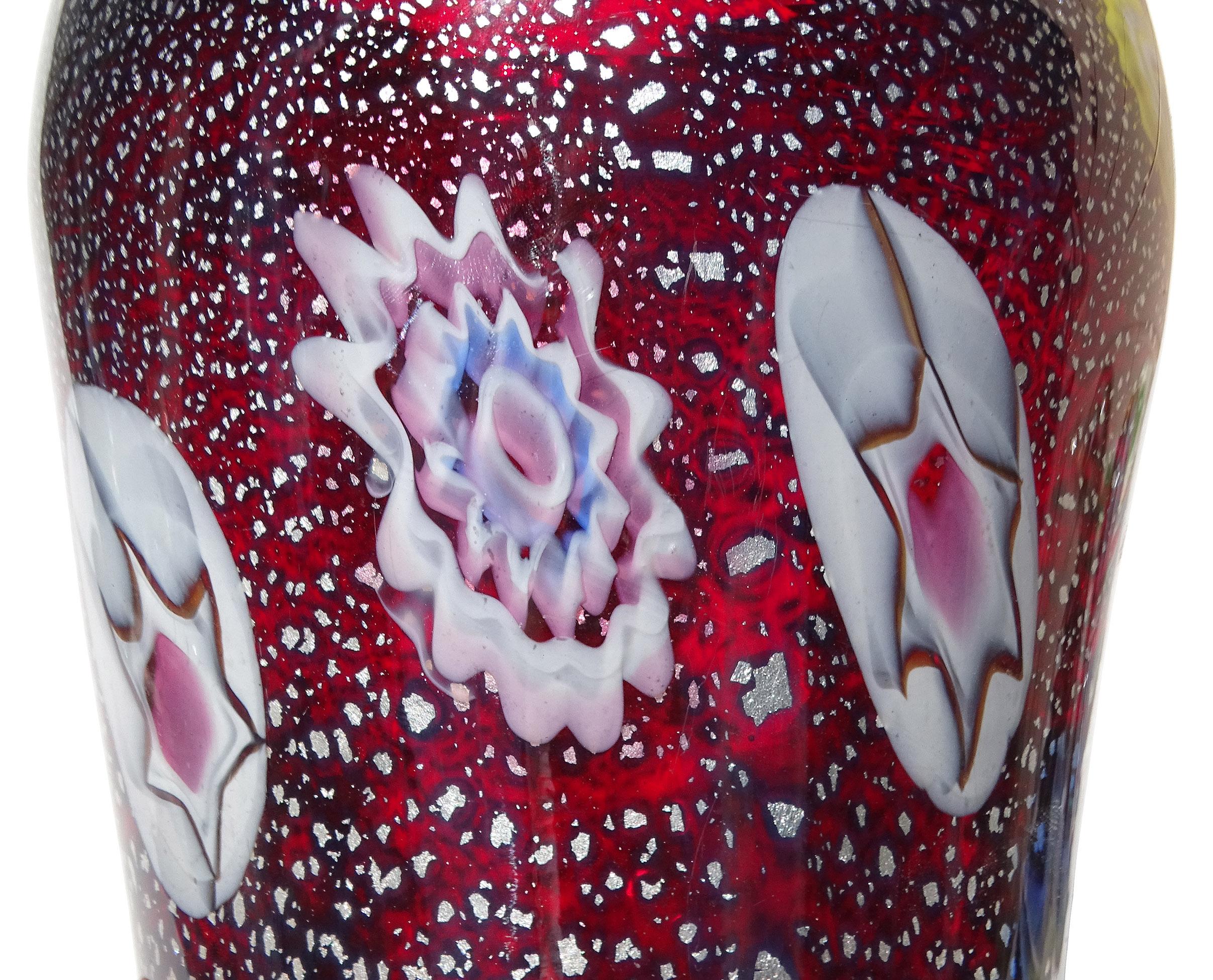 Murano AVeM Flores Millefiori Rojas Motas de Plata Florero de Vidrio Artístico Italiano en venta 4