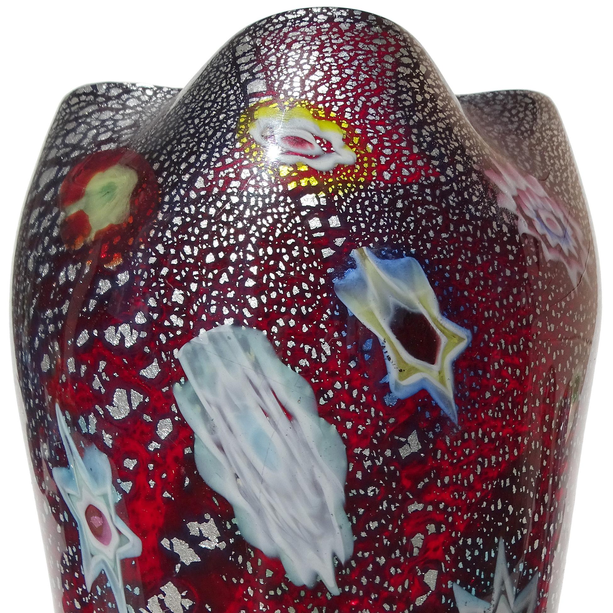 Murano AVeM Flores Millefiori Rojas Motas de Plata Florero de Vidrio Artístico Italiano siglo XX en venta