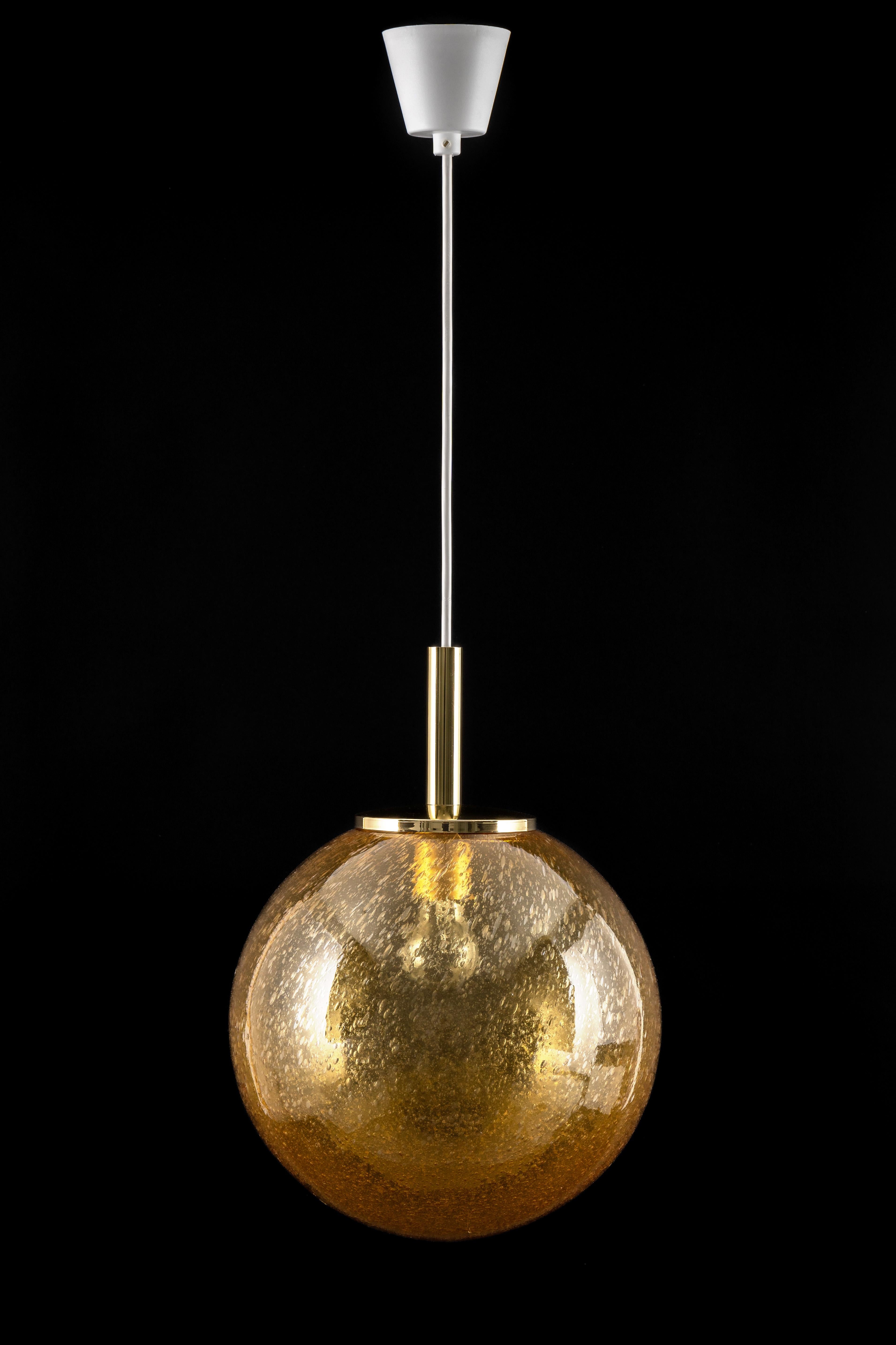 Lampada a sospensione a sfera di Murano di Doria, Germania, anni '70 in vendita 5