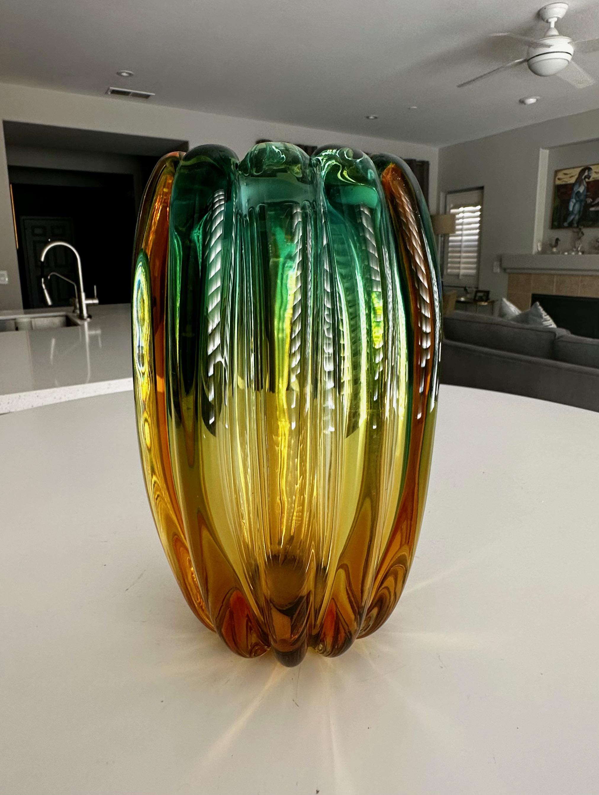 Vaso di Murano Barbini in vetro verde Greene & Greene a coste 10