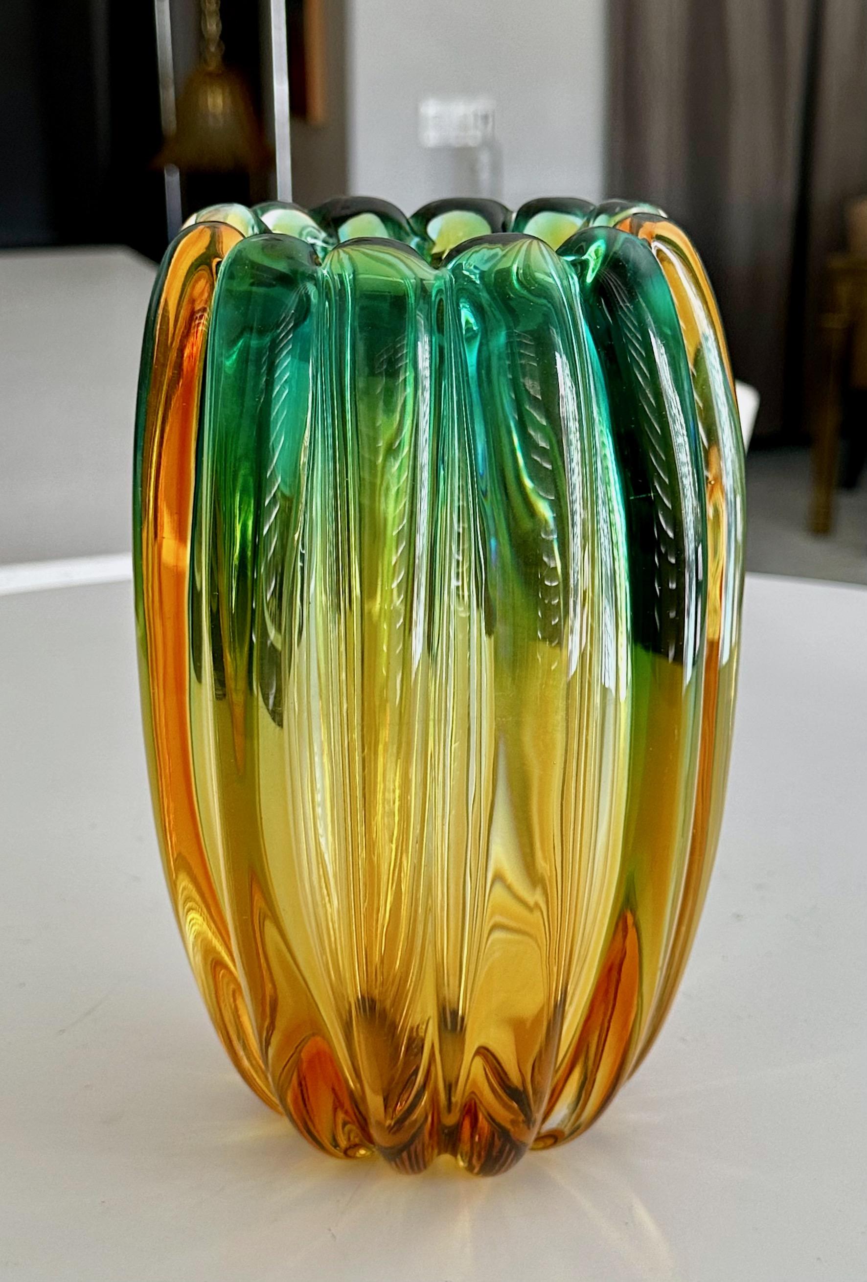 Vaso di Murano Barbini in vetro verde Greene & Greene a coste 11