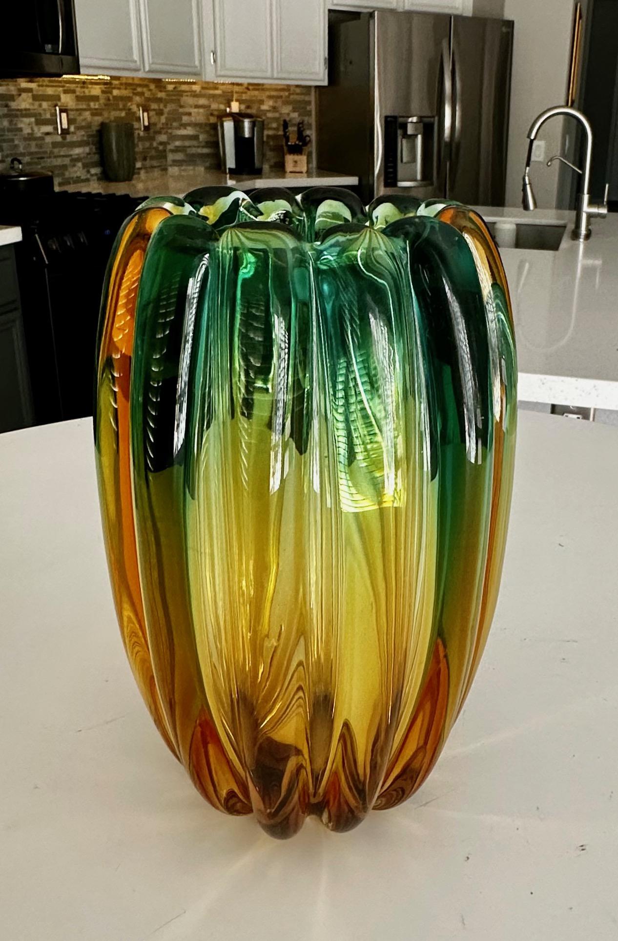 Vetro soffiato Vaso di Murano Barbini in vetro verde Greene & Greene a coste