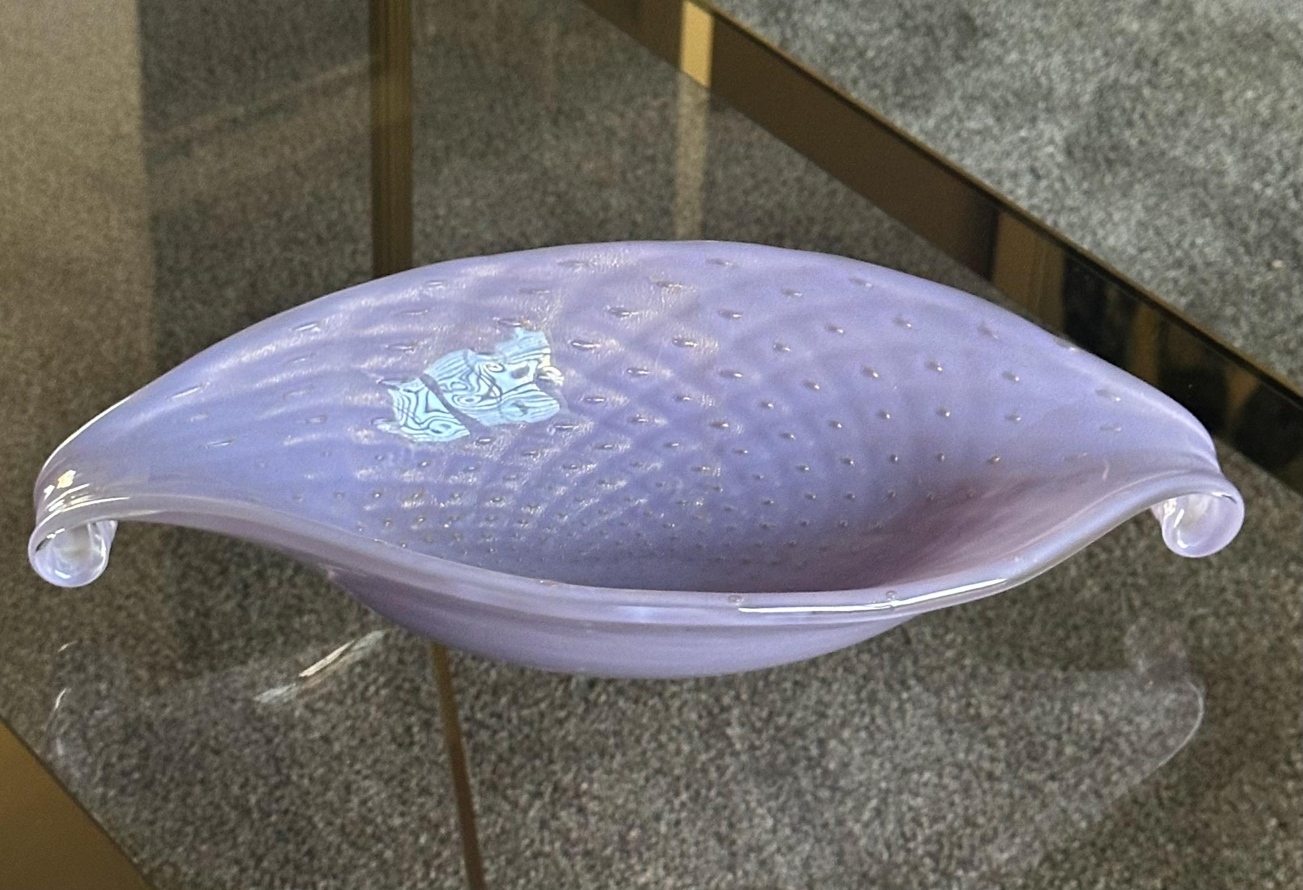 Murano Barbini Coupe de centre de table ovale en forme de lavande Bon état - En vente à Palm Springs, CA