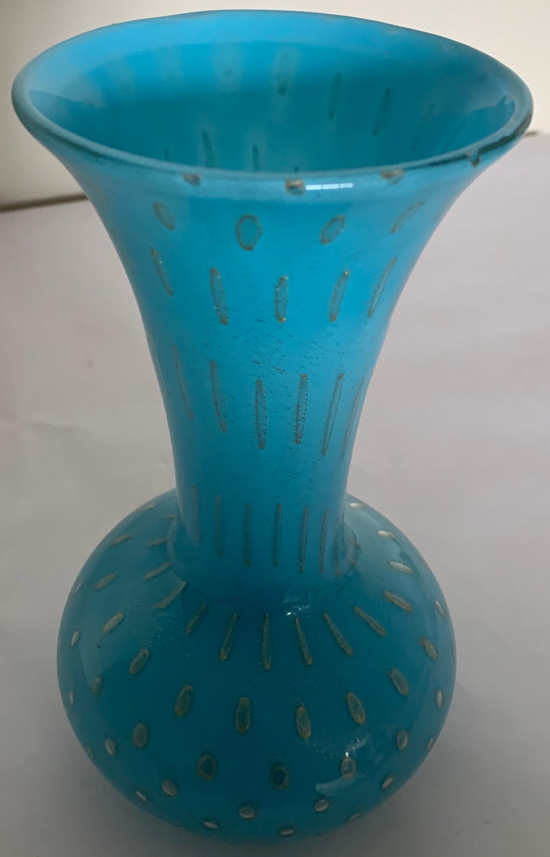 Murano Barbini Robins Egg Blue Glass Vase In Good Condition For Sale In Stamford, CT
