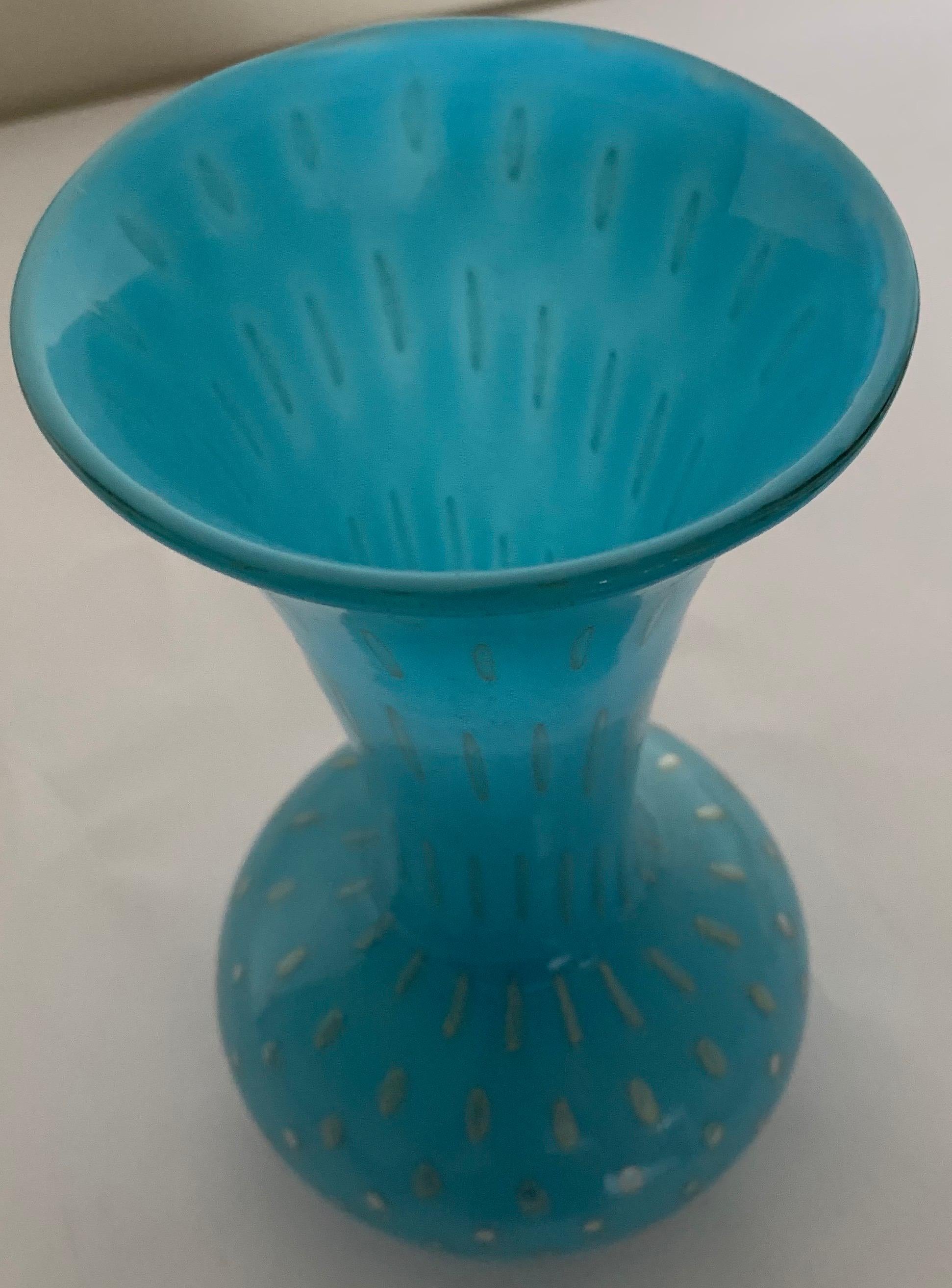 Milieu du XXe siècle Vase en verre bleu Robins Egg de Murano Barbini en vente