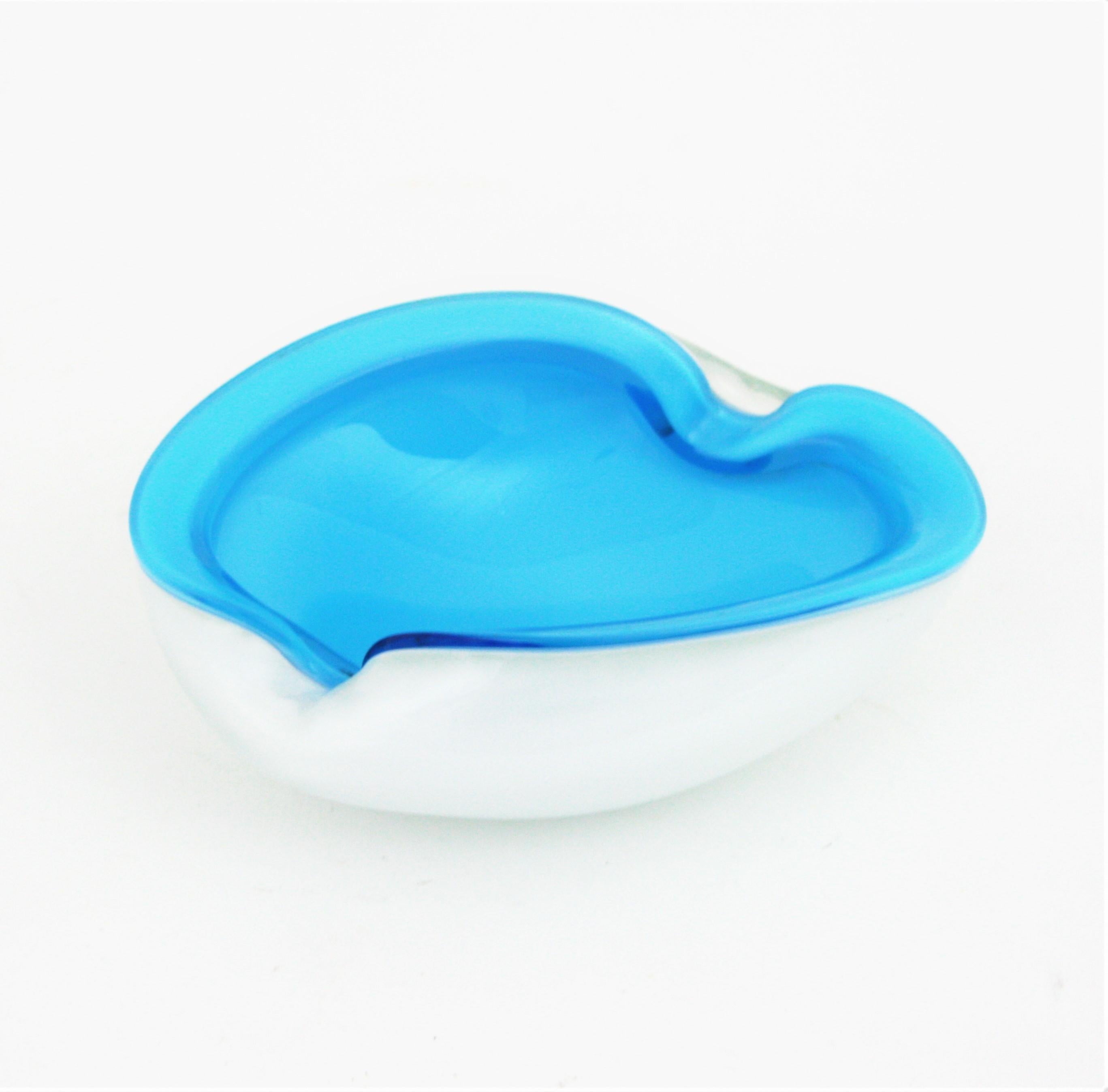 Murano Barbini Sommerso Baby Blue White Art Glass Bowl In Good Condition For Sale In Barcelona, ES
