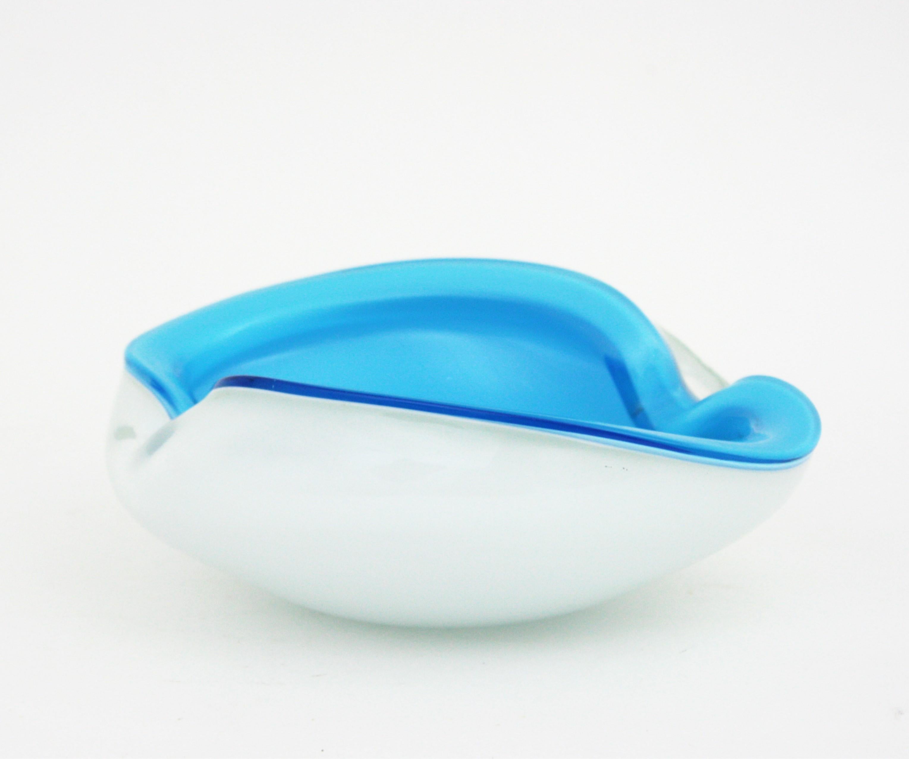 20th Century Murano Barbini Sommerso Baby Blue White Art Glass Bowl For Sale