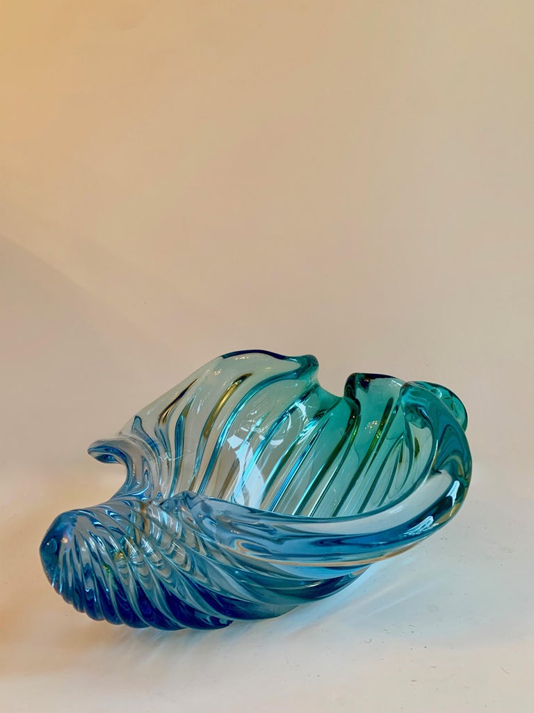 Murano Barbini Sommerso Blue Italian Art Glass Seashell Bowl In Good Condition In Los Angeles, CA