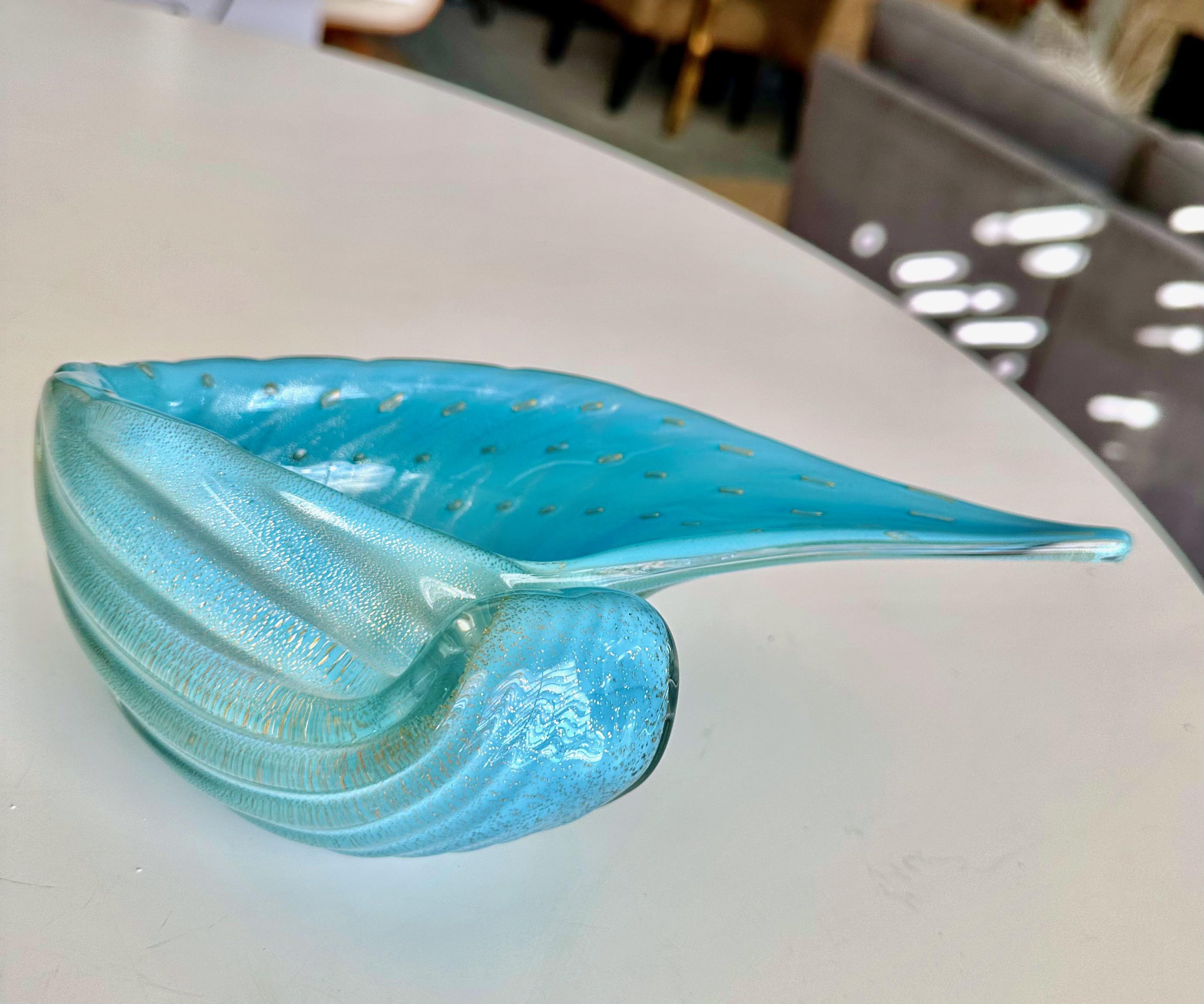 Murano Barbini Venetian Baby Blue Conch Seashell Bowl (Mitte des 20. Jahrhunderts) im Angebot