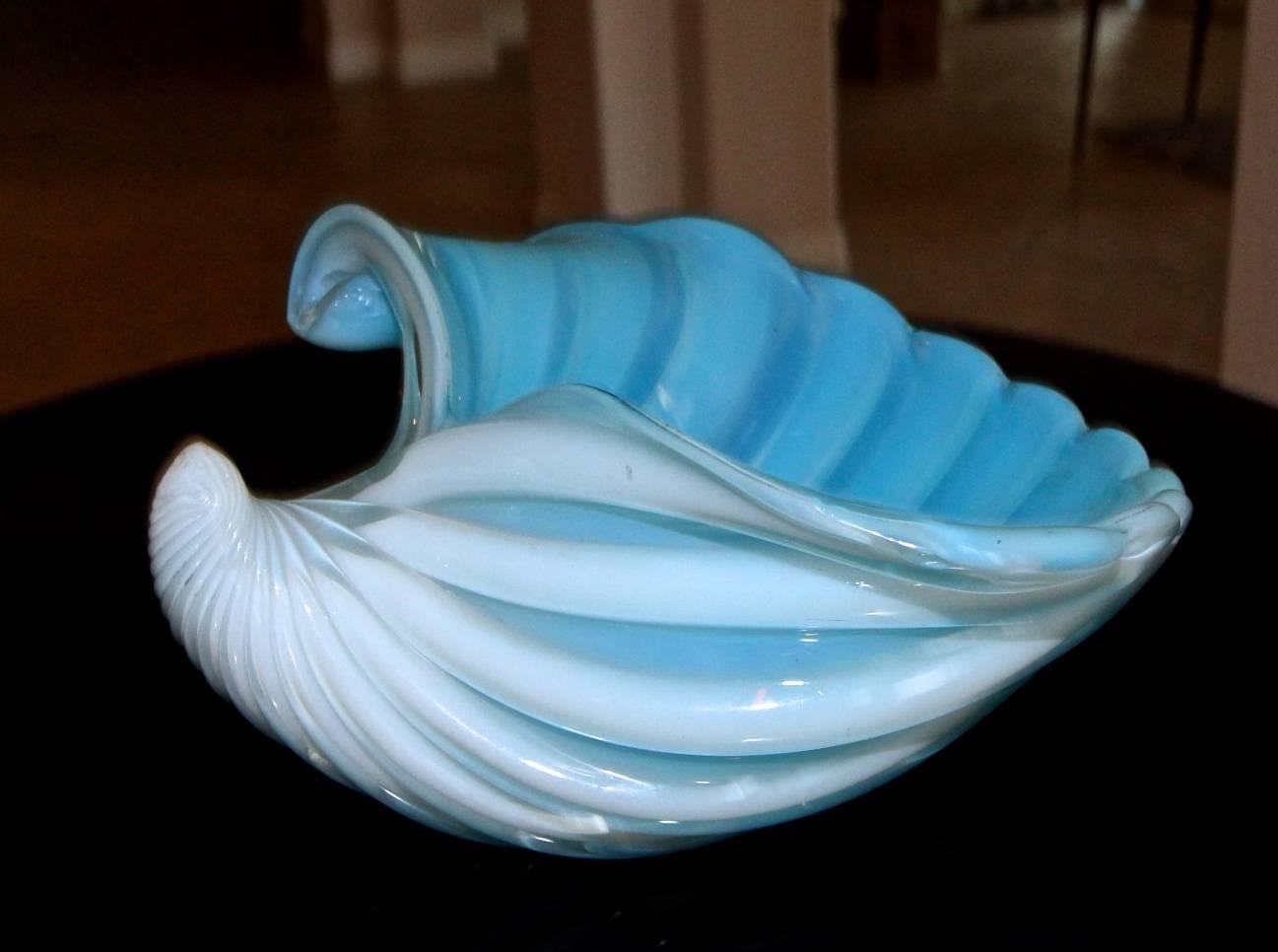 Mid-20th Century Murano Barbini Venetian Baby Blue Conch Seashell Centrepiece Bowl For Sale