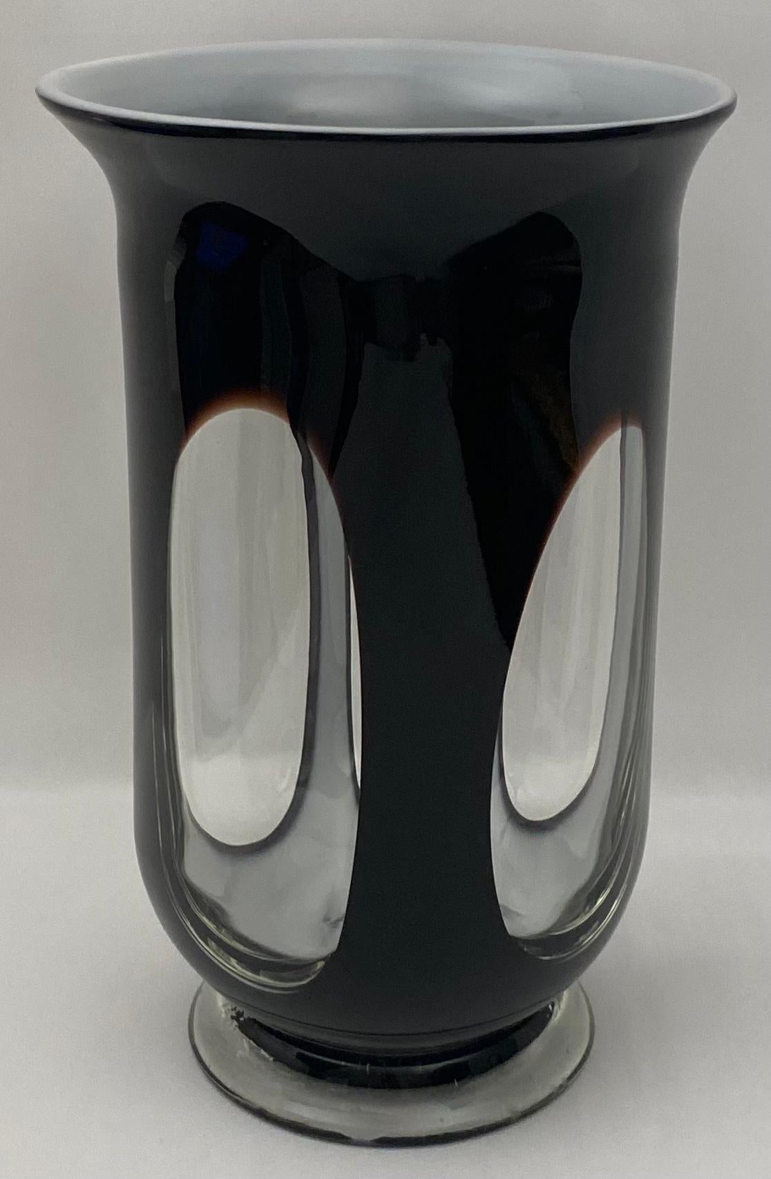Murano Black and Clear Art Glass Vase In Good Condition For Sale In Miami, FL