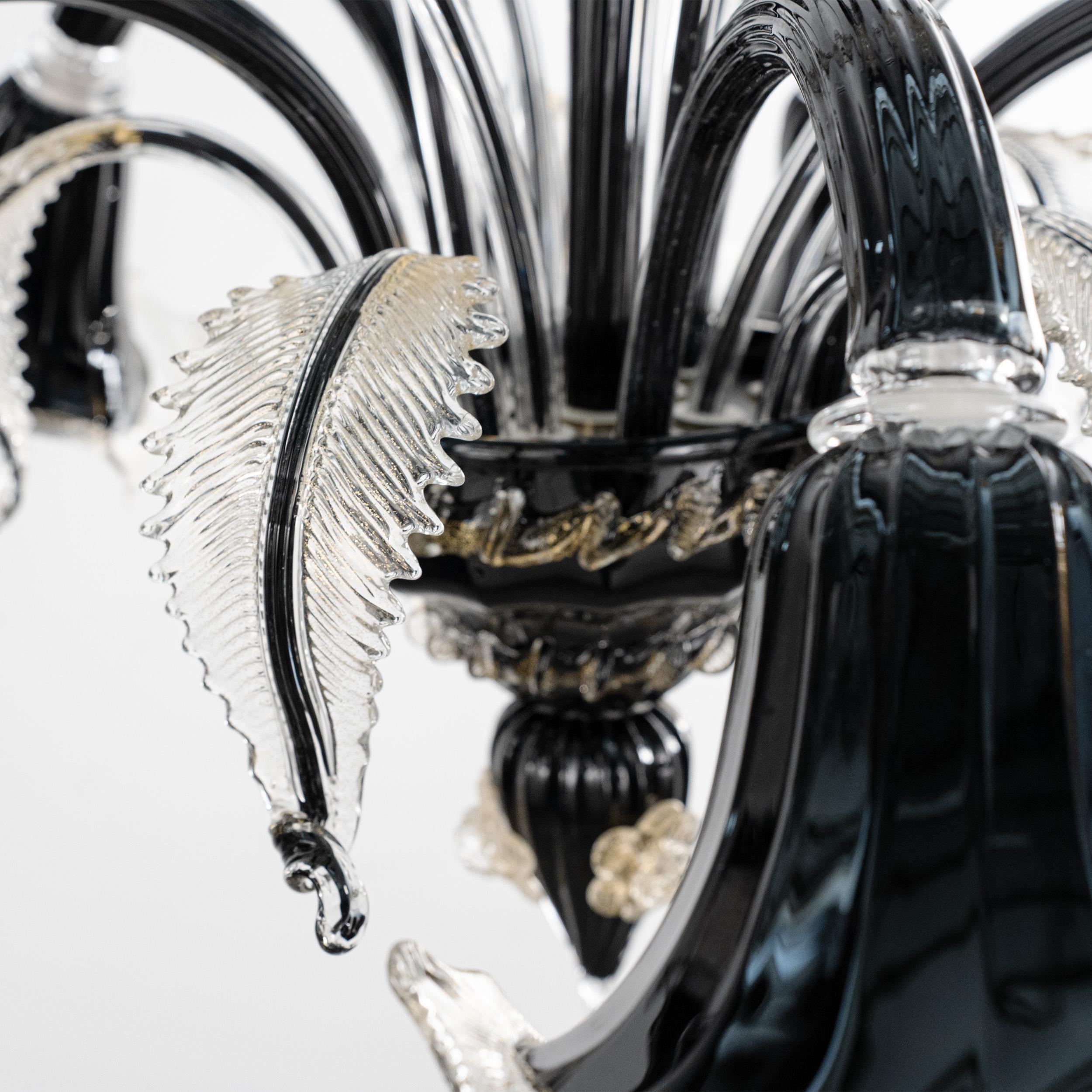 Murano Negro y Oro araña de cristal 5 luces, Vintage Made in Italy en stock siglo XX en venta