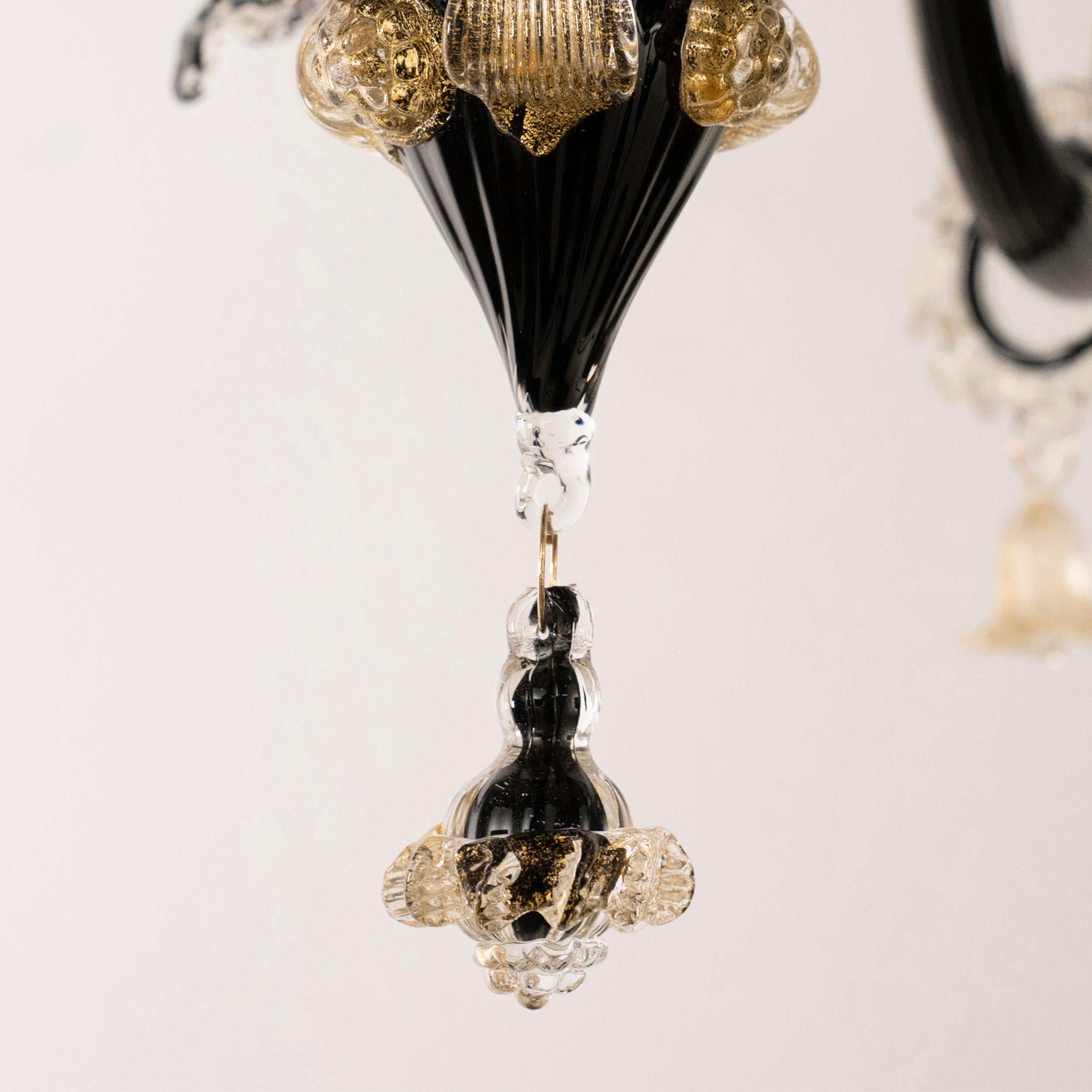 XX secolo Lampadario in vetro di Murano nero e oro a 5 luci, Vintage Made in Italy in stock in vendita