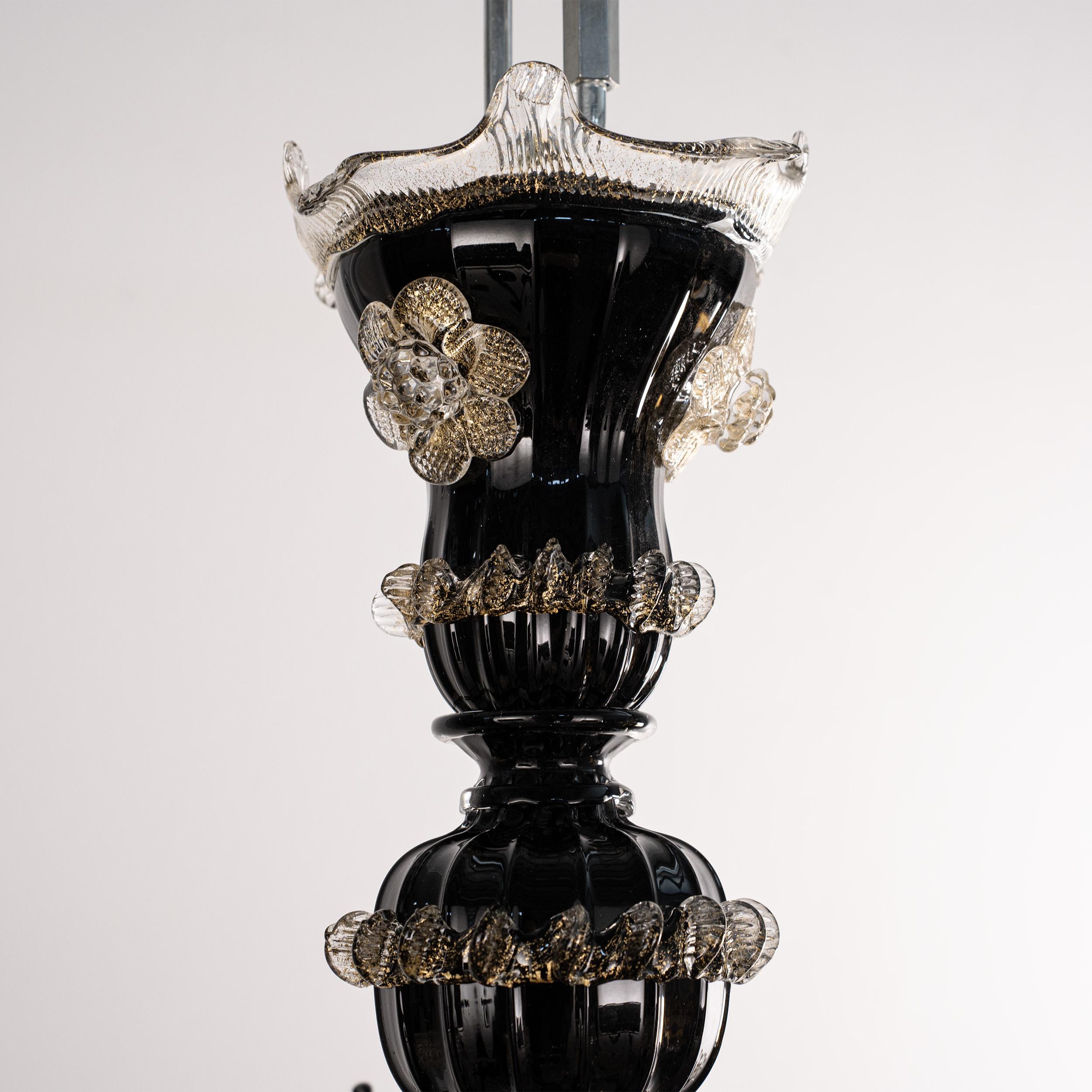 Murano Negro y Oro araña de cristal 5 luces, Vintage Made in Italy en stock en venta 1