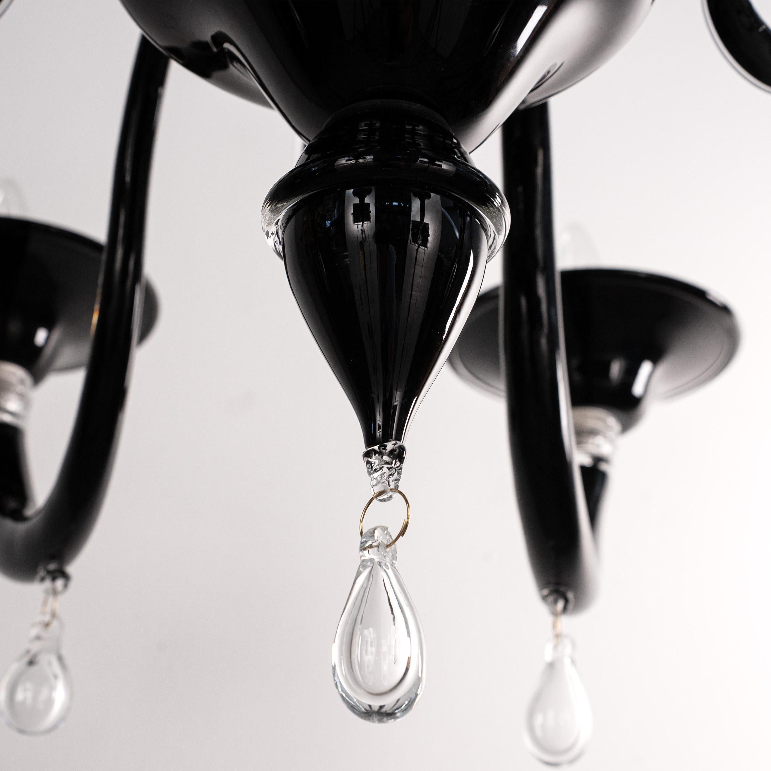 Italiano Lampadario in vetro di Murano nero e oro a 6 luci, Vintage Made in Italy in stock in vendita