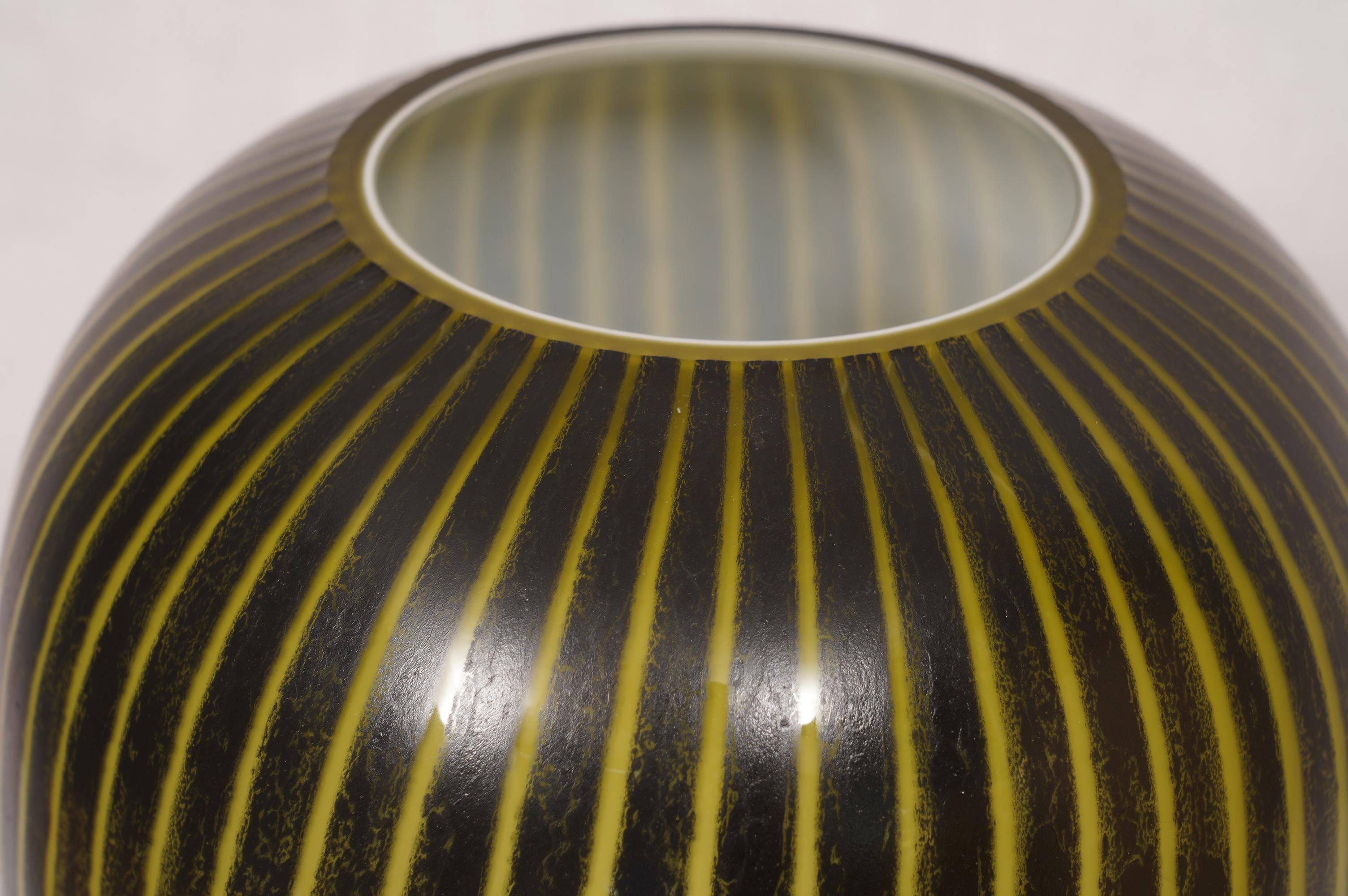 Murano Black and Yellow Art Glass Vase, 1950 In Good Condition For Sale In Rome, IT