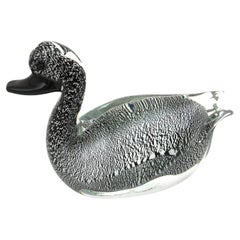  Murano Black Clear Duck Sculpture Art Glass Paperweight with Silver Flecks (Sculpture de canard en verre noir transparent avec des mouchetures d'argent)