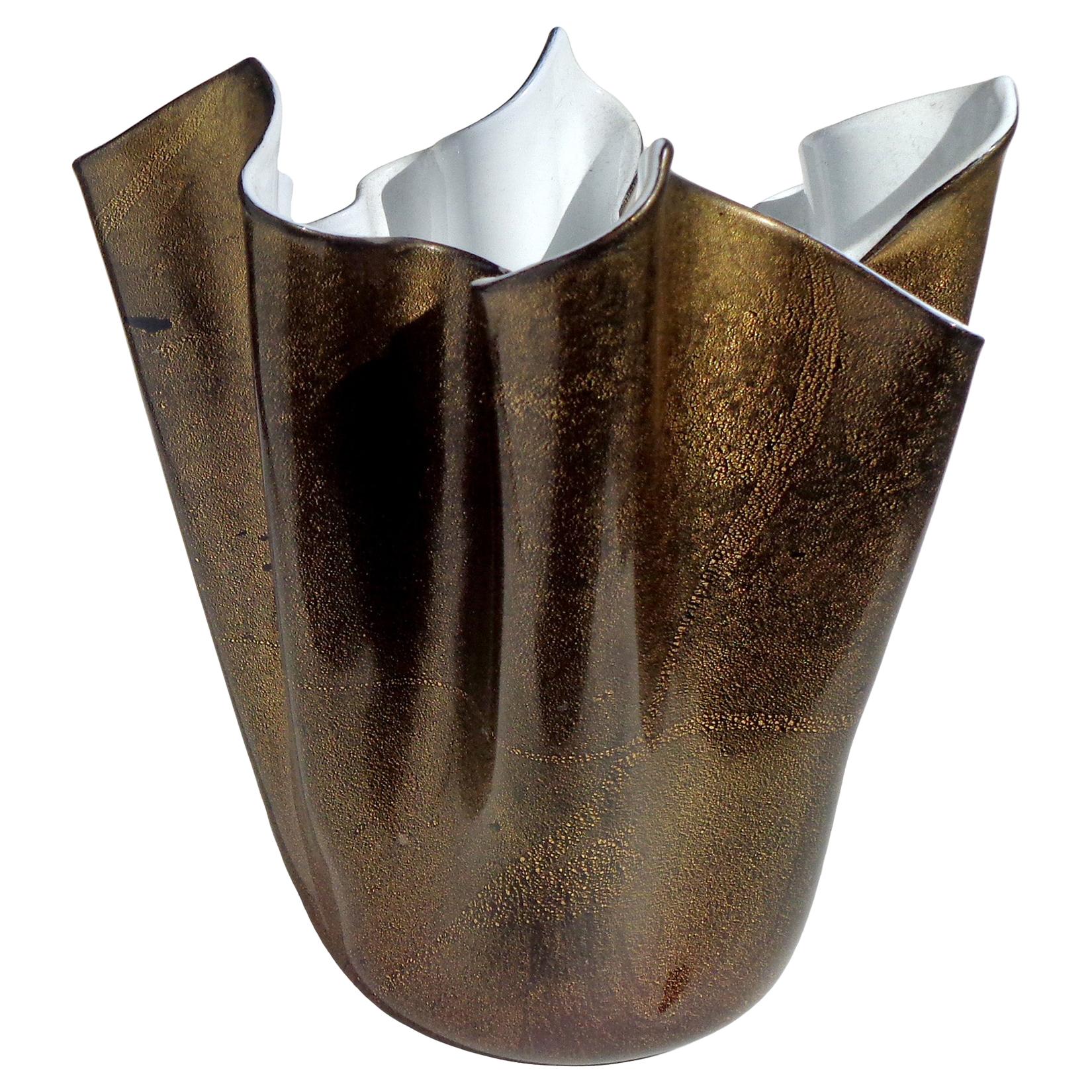 Murano Schwarz Weiß Goldflecken Italienisches Kunstglas Fazzoletto Skulpturale Vase im Angebot