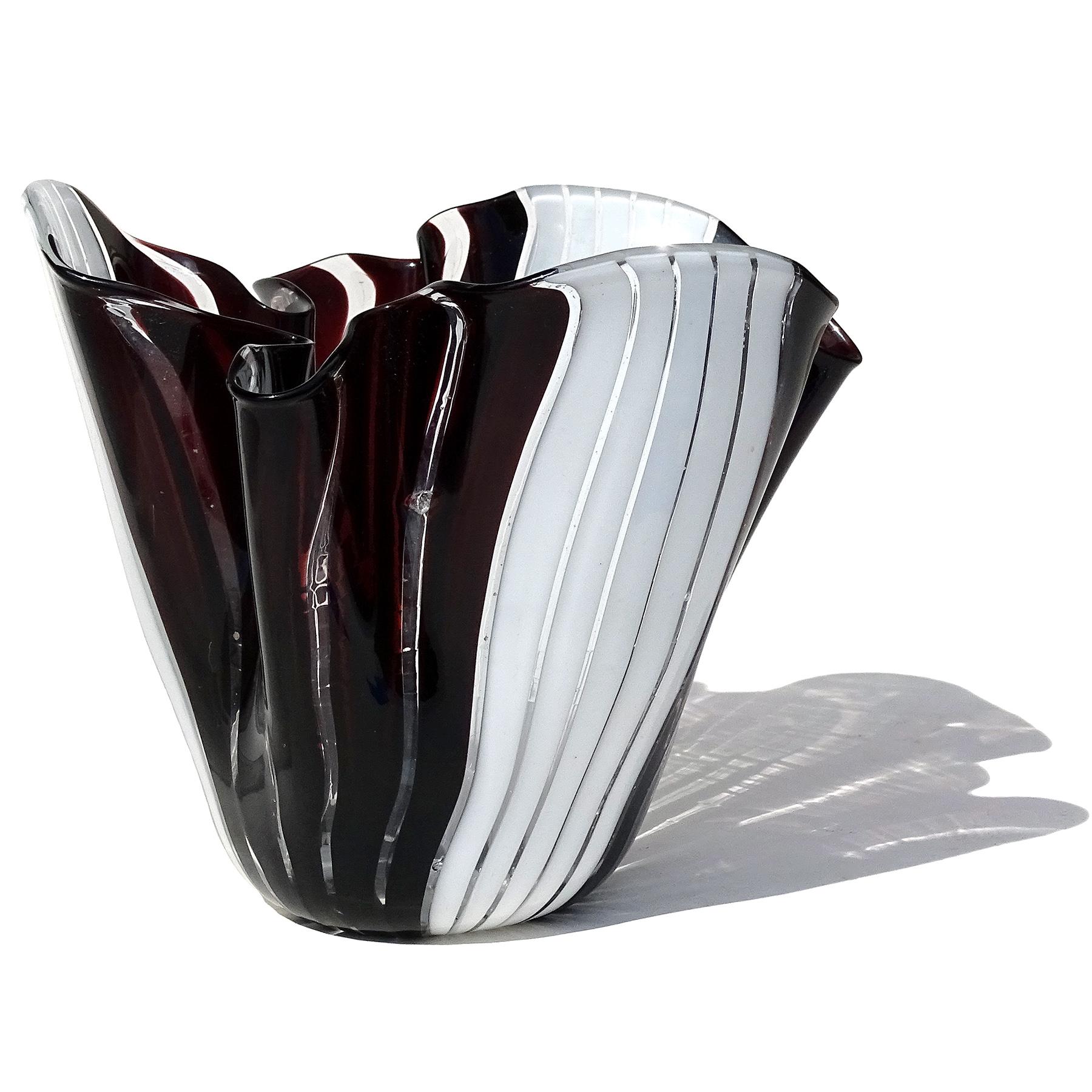 Murano Black White Stripes Italian Art Glass Sculptural Fazzoletto Flower Vase In Good Condition For Sale In Kissimmee, FL