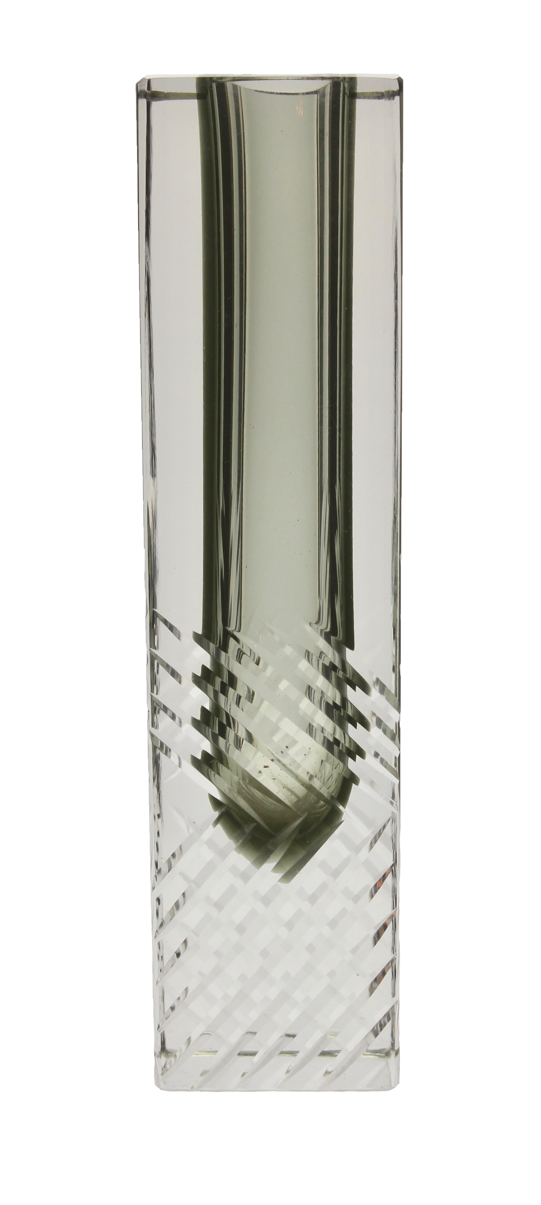 Inspired by the Classic design by Flavio Poli for Mandruzzato, this stylish Murano vase is made from an inner sheath of Smokey grey in a block of lead crystal, which has been handcut with diagonal lines to give an unusual optical effect.
Restrained