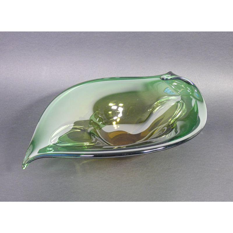 Centerpiece of design in glass blown in Murano. Italy, 1960s

Origin: Italy

Period: 60's

Materials: Blown Murano glass

Dimensions: 45 x 34 x H 18 cm

Conditions: Excellent. Very light and negligible signs of age and use. Evaluate