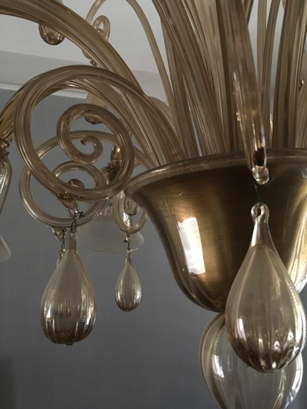 Hand-Crafted Italy 1960 Murano Venezia Blown Glass Chandelier 8 Lights For Sale