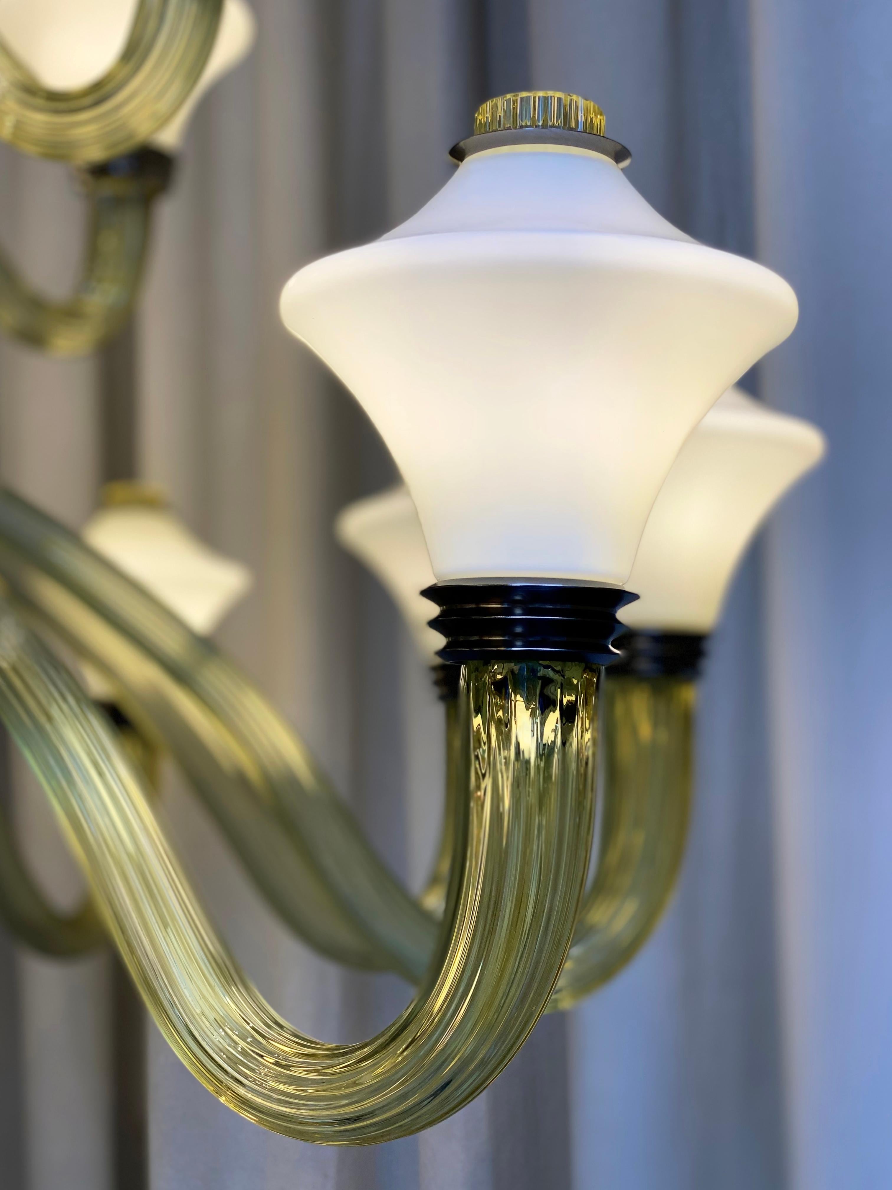 Italiano Lampadario in vetro soffiato di Murano, Metropolis, cristallo veneziano in vendita