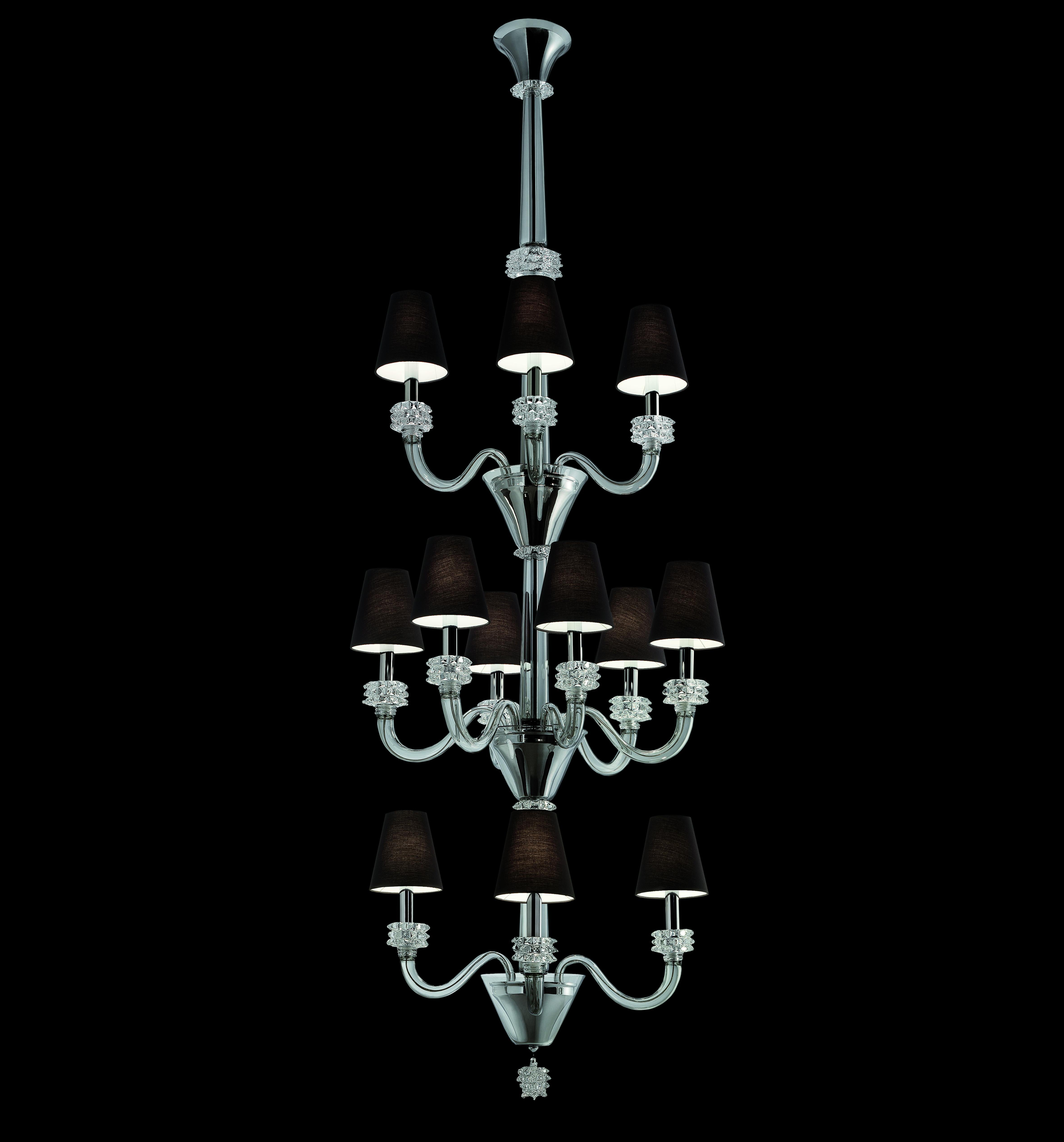 The discreet charm of soft, warm, enveloping light. A collection that has the power to transform any room into a welcoming, appealing space, alternating opaque and transparent volumes, in a dialogue of different crafting styles that bring out the