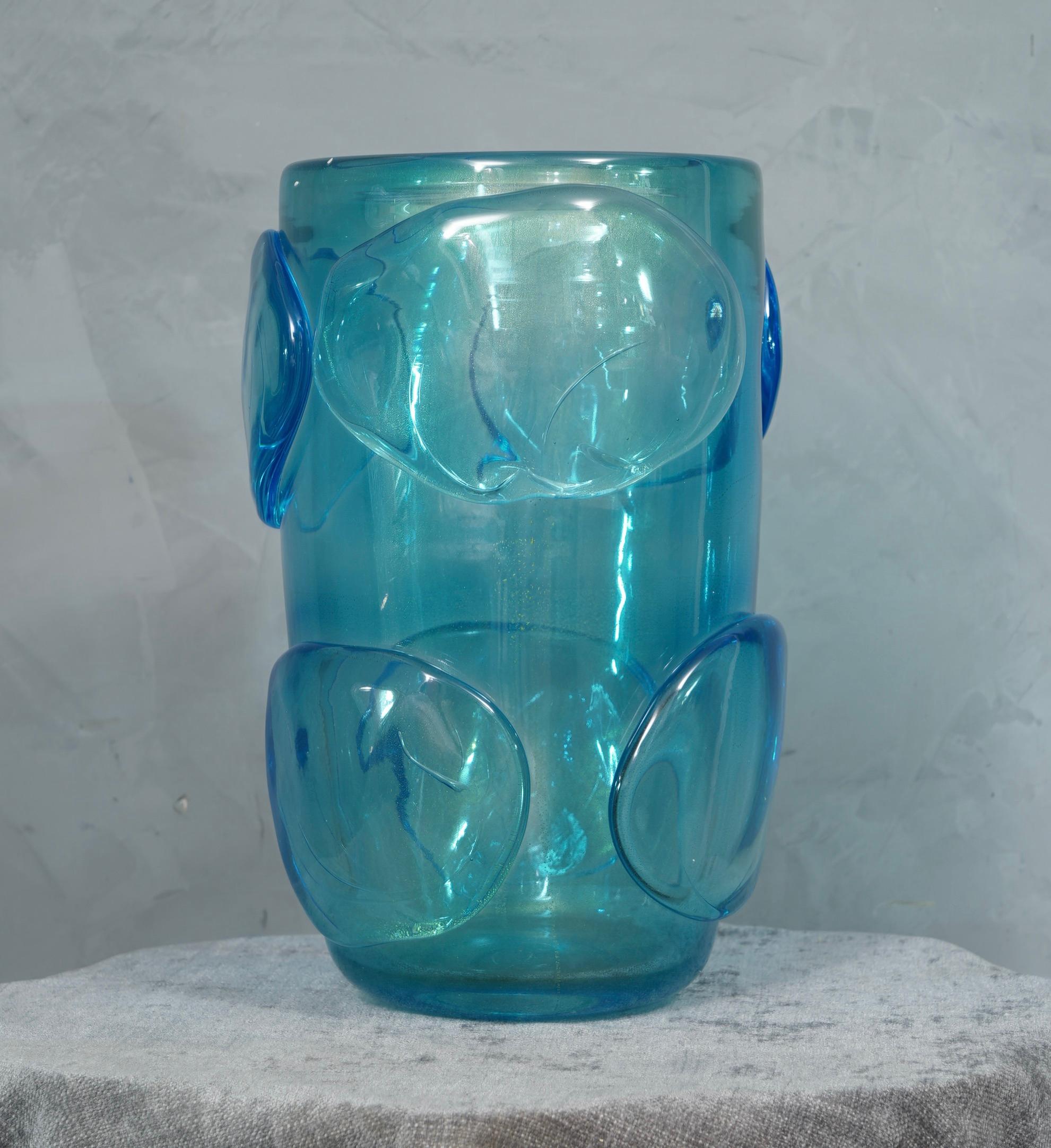 Splendid Vase in blu marine color Murano glass. Note the beautiful hot-attached spherical drops. A supreme artistic manufacture. You can feel all the Venetian flavor in this factory.

The vase is composed of a large upper cup, on which differently